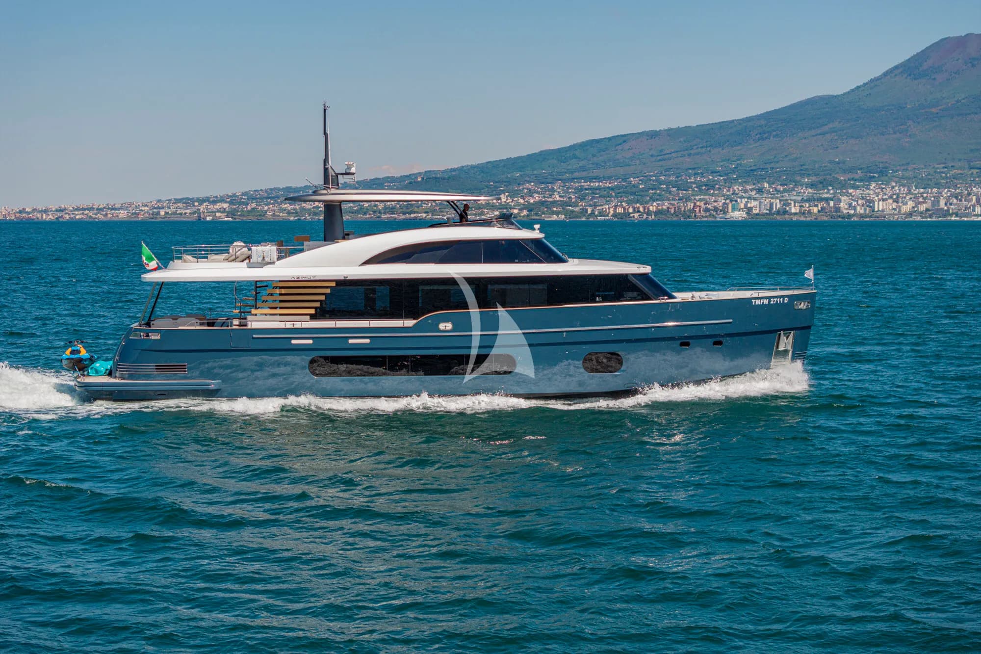 BLUE EYES – Exterior
