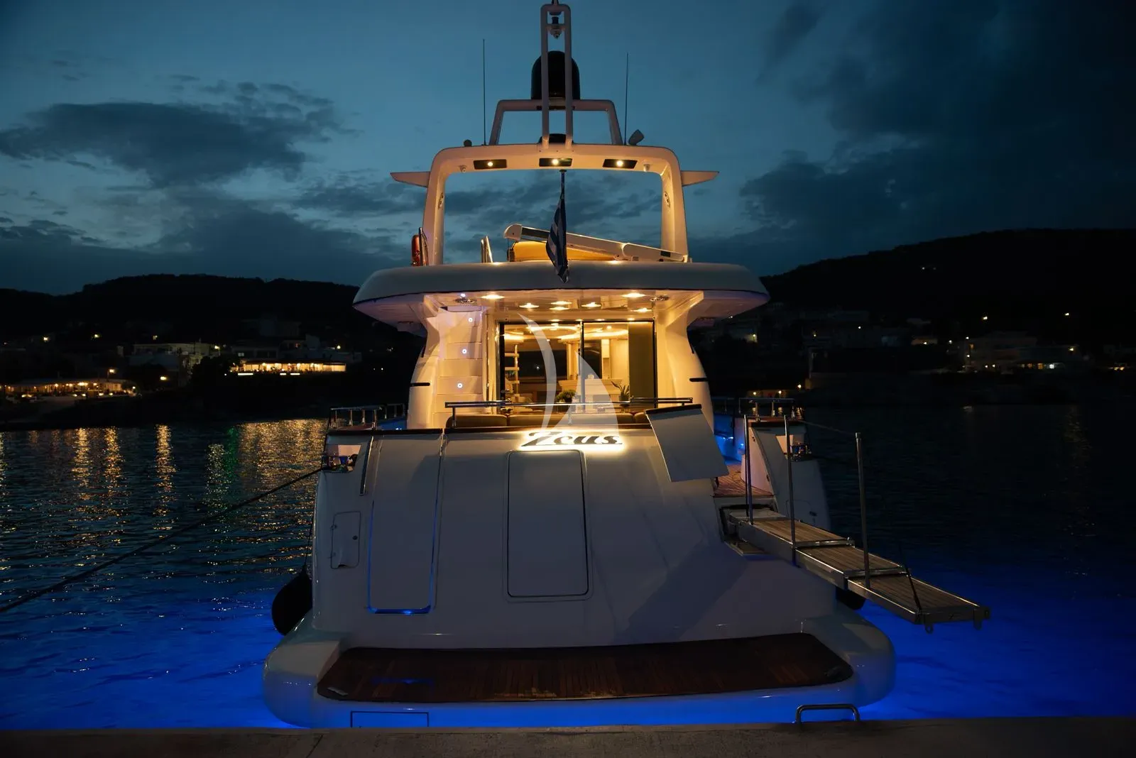 ESTIA ZEUS – Exterior