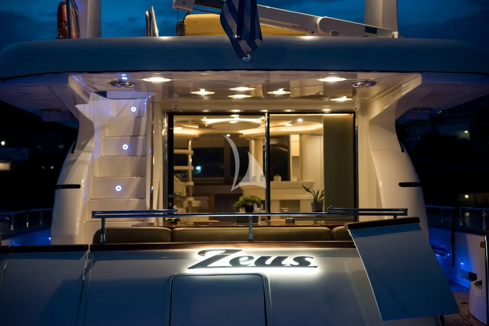 ESTIA ZEUS – Exterior
