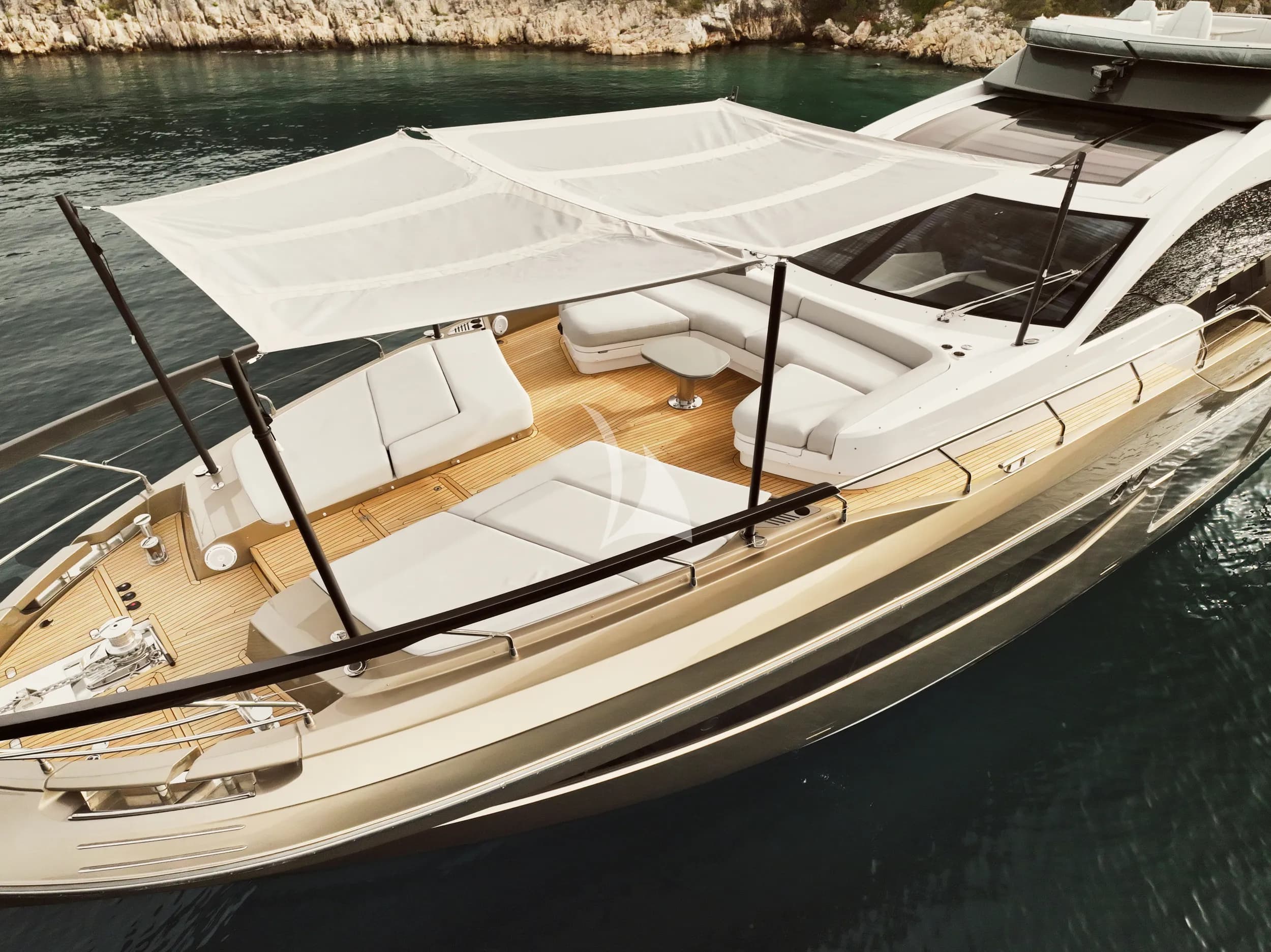 MYNE – Exterior