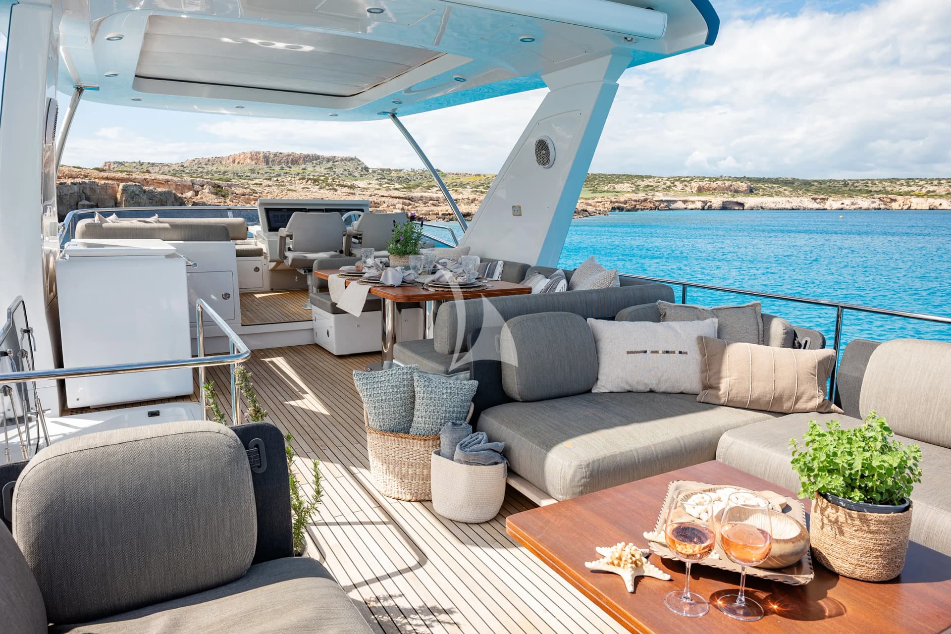 SEA YA – Exterior