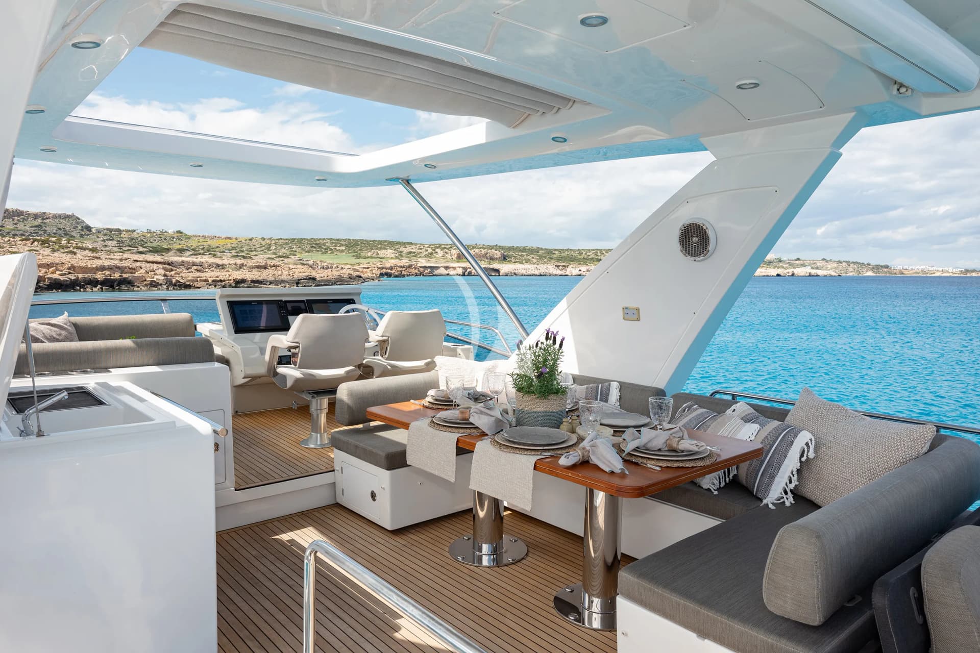 SEA YA – Exterior