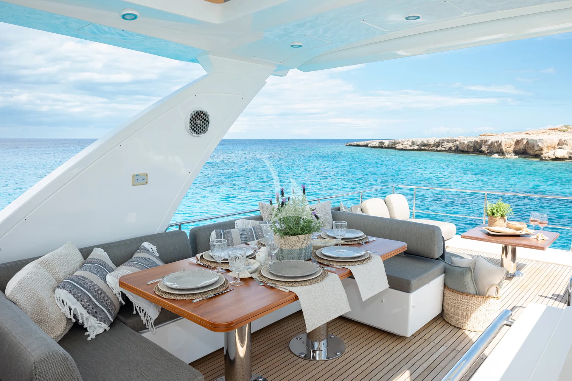 SEA YA – Exterior