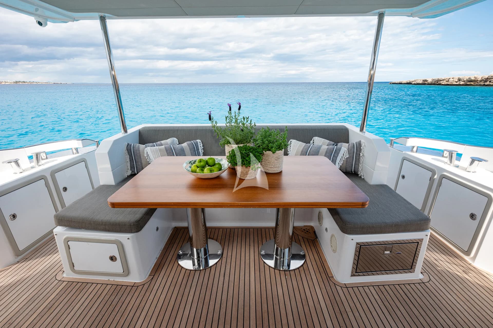 SEA YA – Exterior