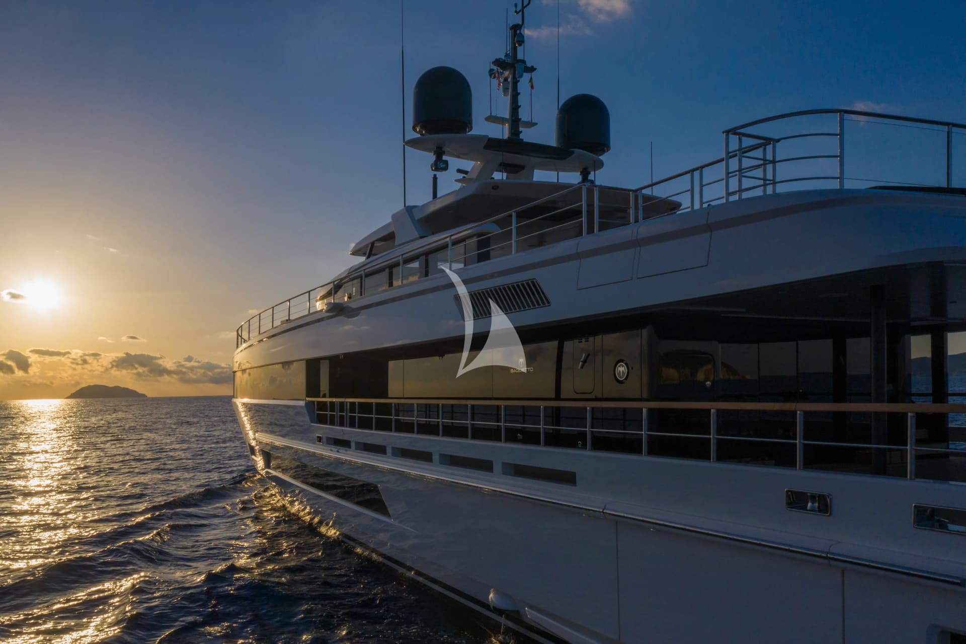 KATANA X – Exterior