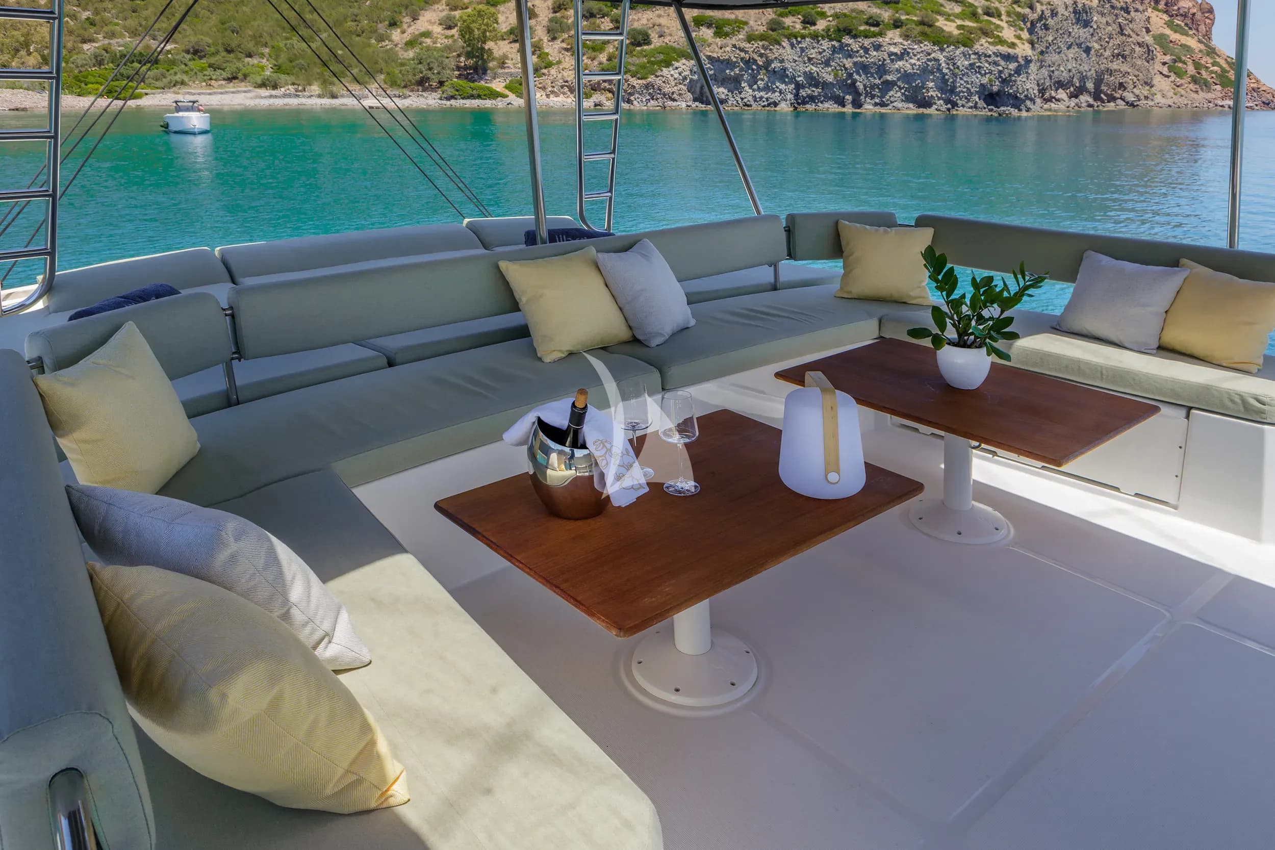 LIBRA – Exterior