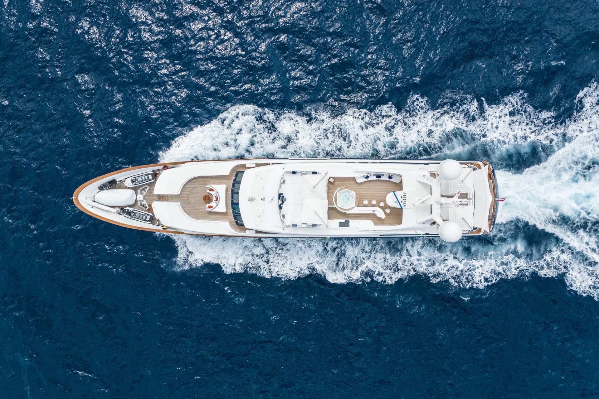 COME PRIMA – Exterior