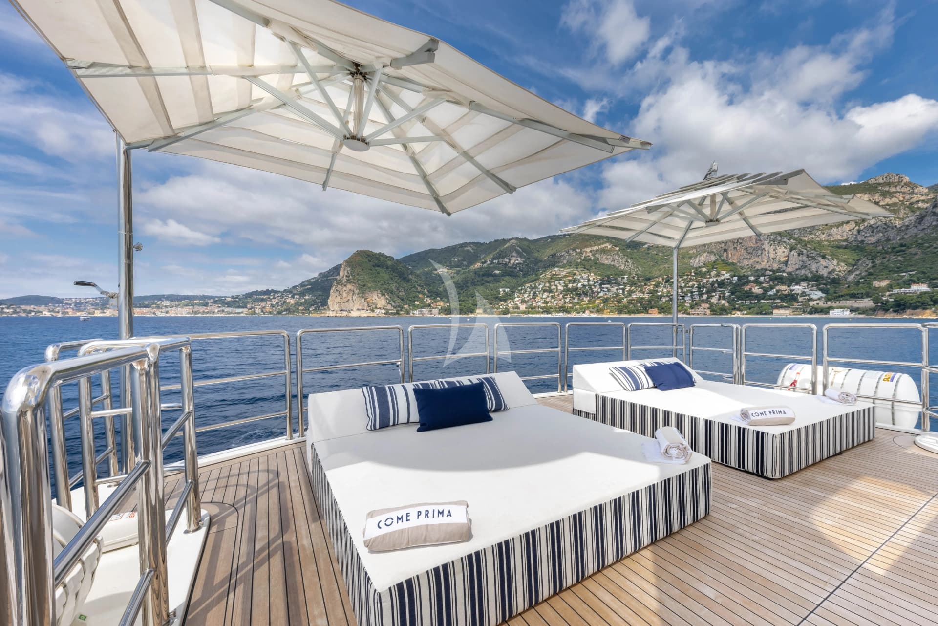 COME PRIMA – Exterior