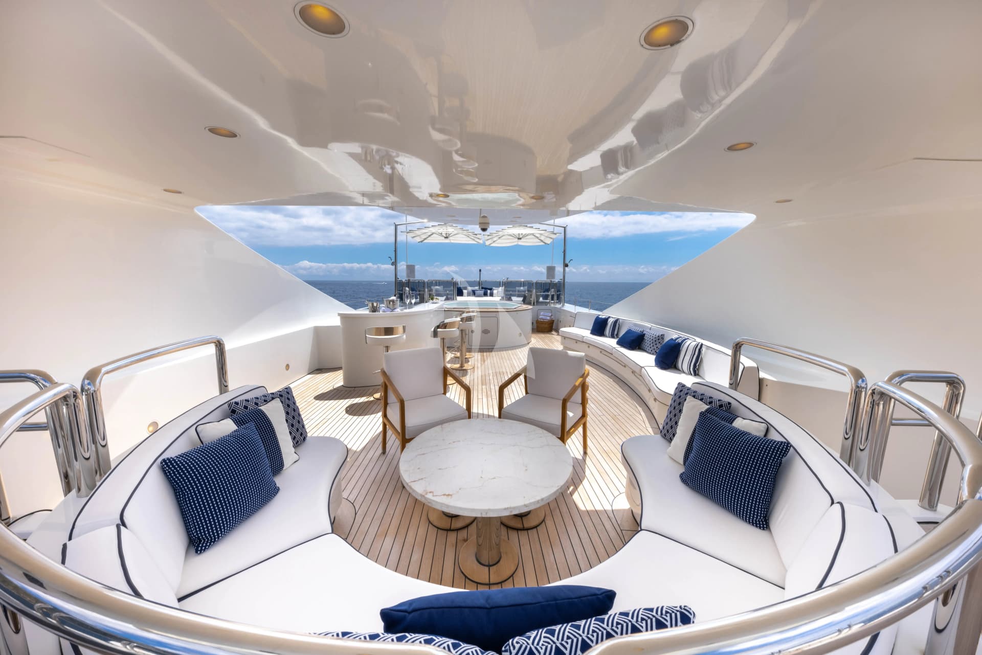 COME PRIMA – Exterior