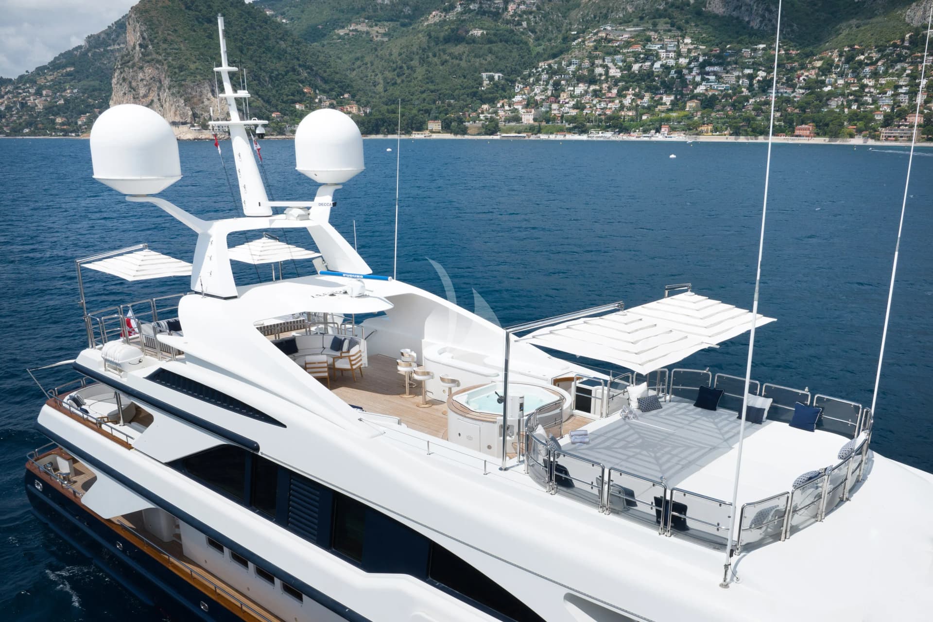 COME PRIMA – Exterior