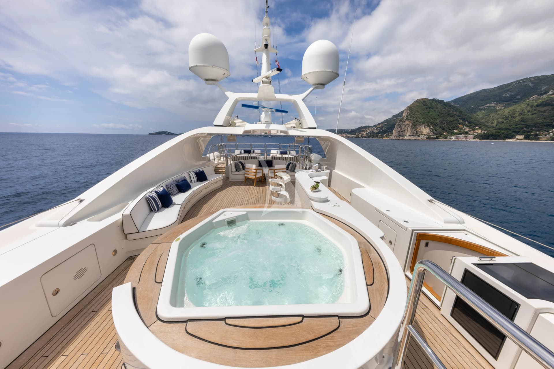 COME PRIMA – Exterior
