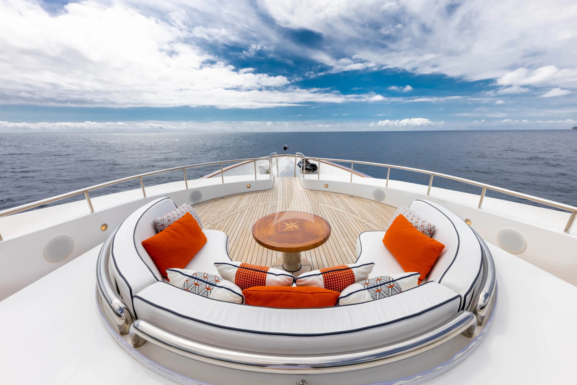 COME PRIMA – Exterior
