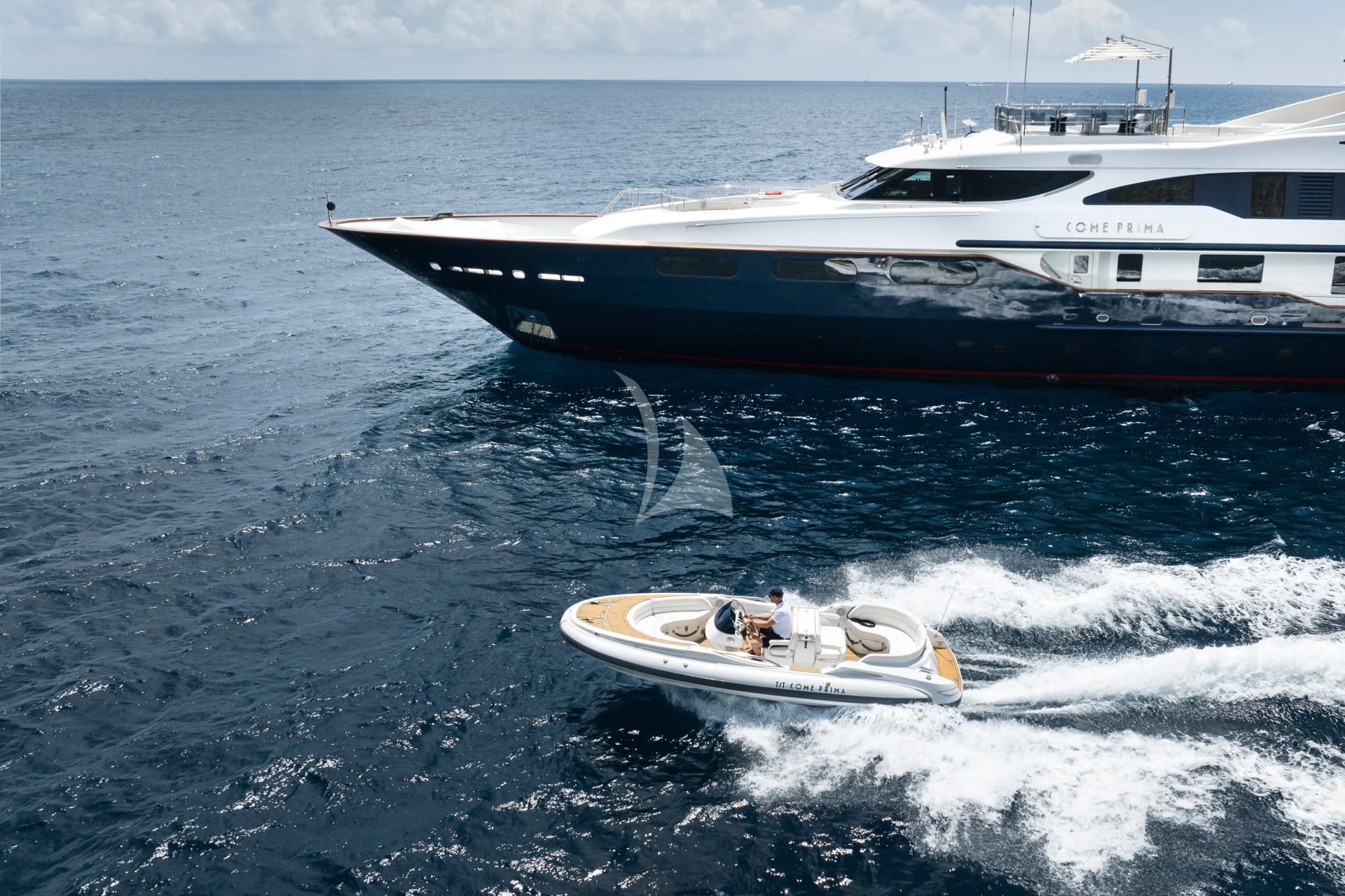 COME PRIMA – Exterior