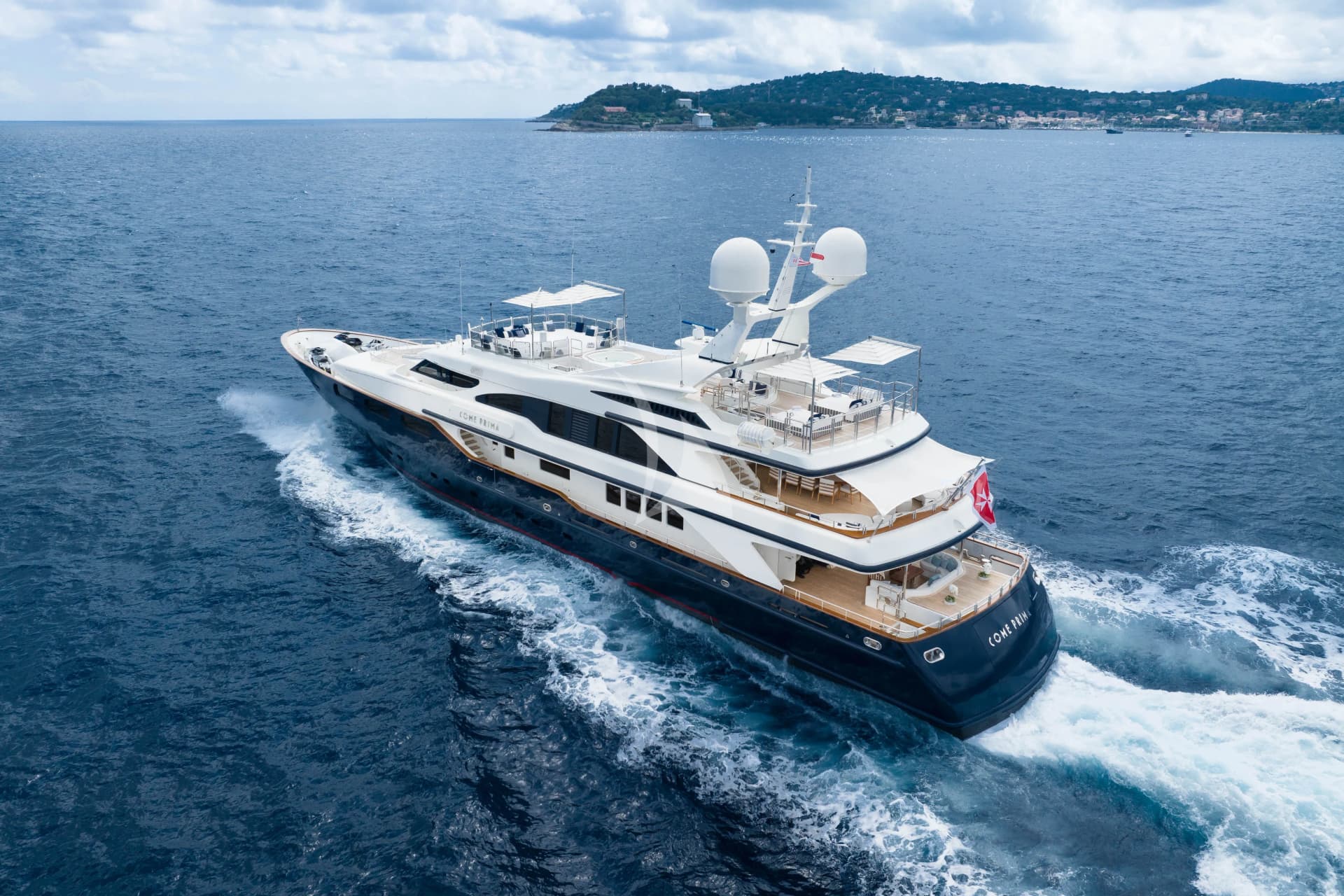 COME PRIMA – Exterior