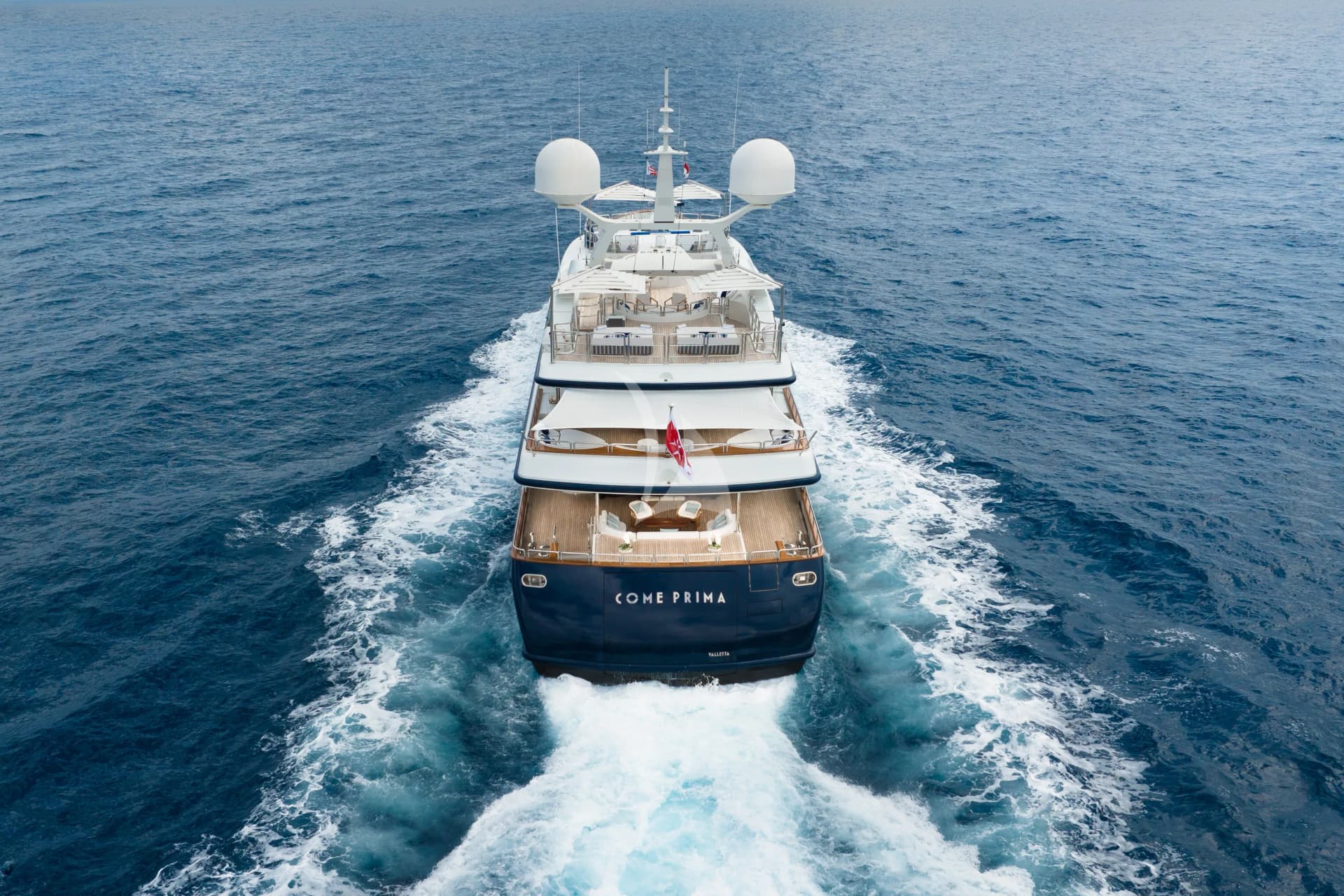 COME PRIMA – Exterior