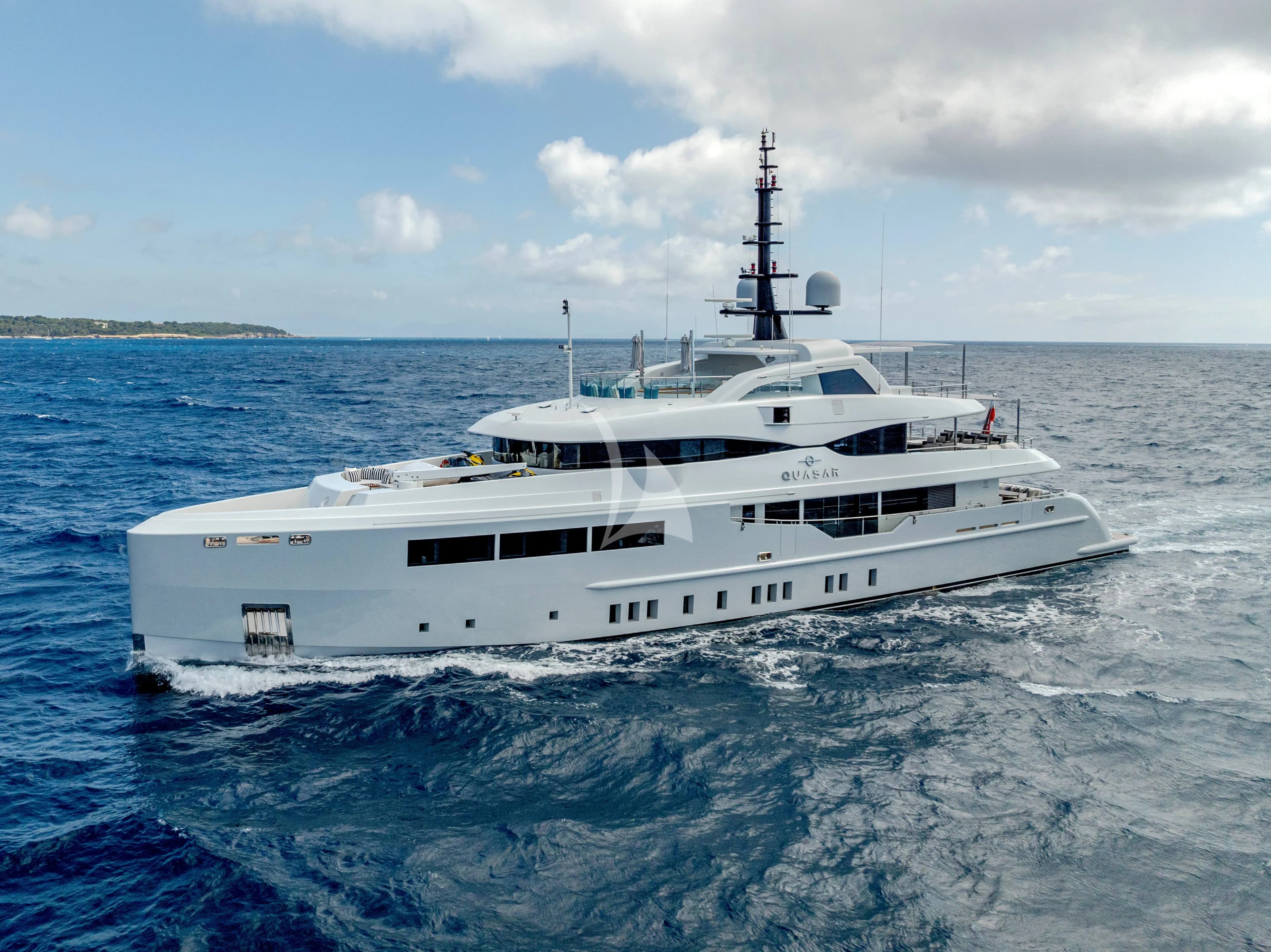 QUASAR – Exterior
