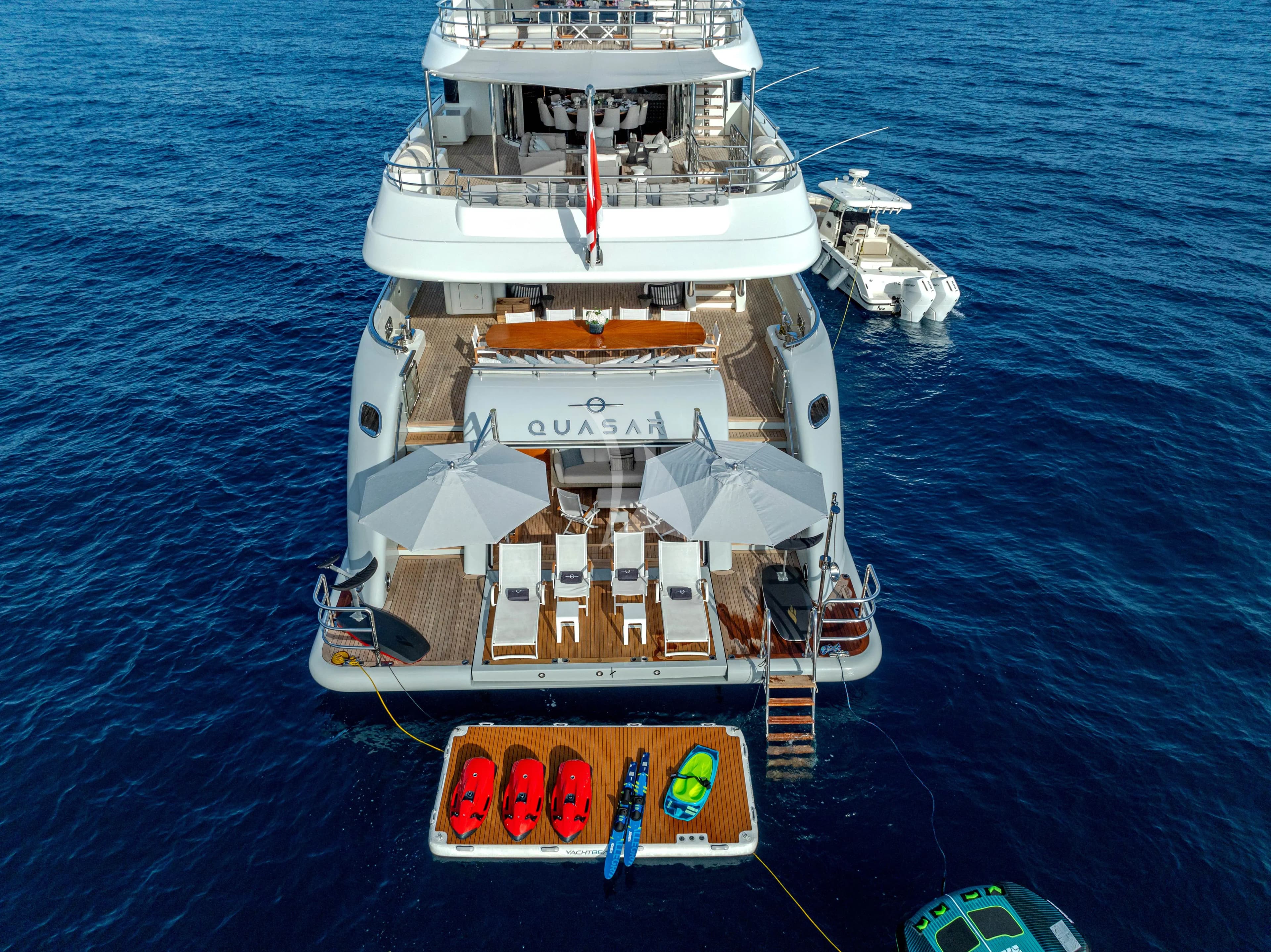 QUASAR – Exterior