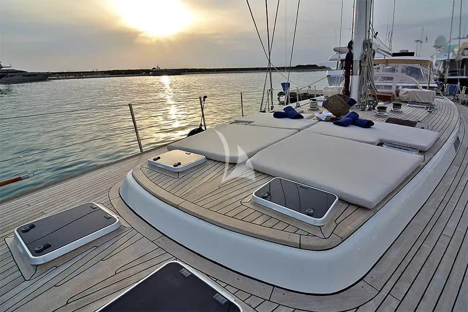 WIND OF CHANGE – Exterior