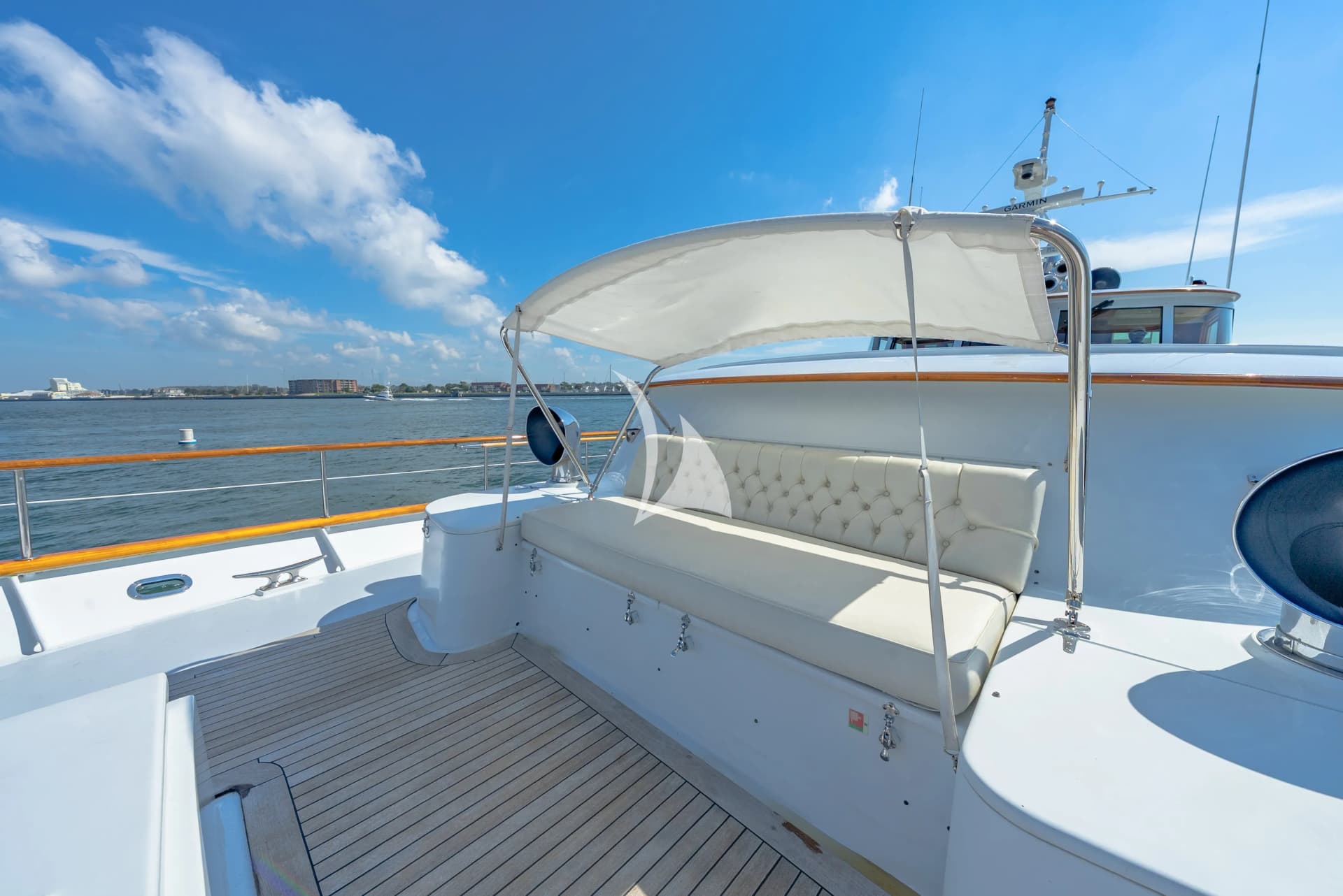 SOVEREIGN – Exterior
