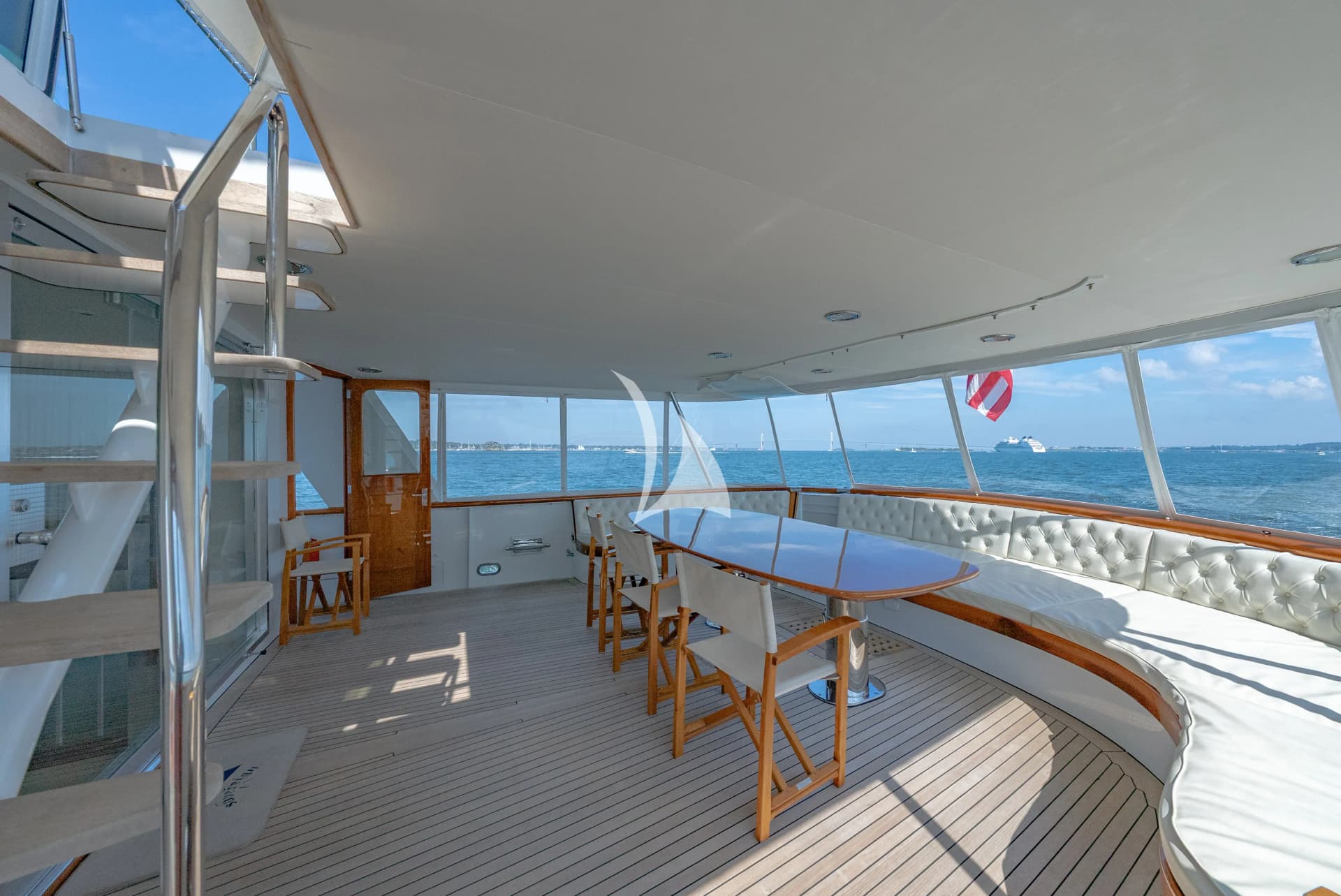 SOVEREIGN – Exterior