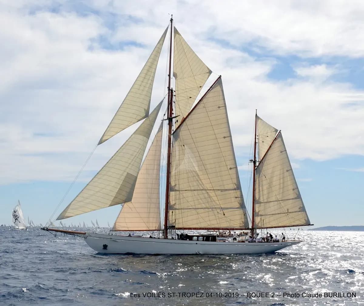 Black Swan – Exterior