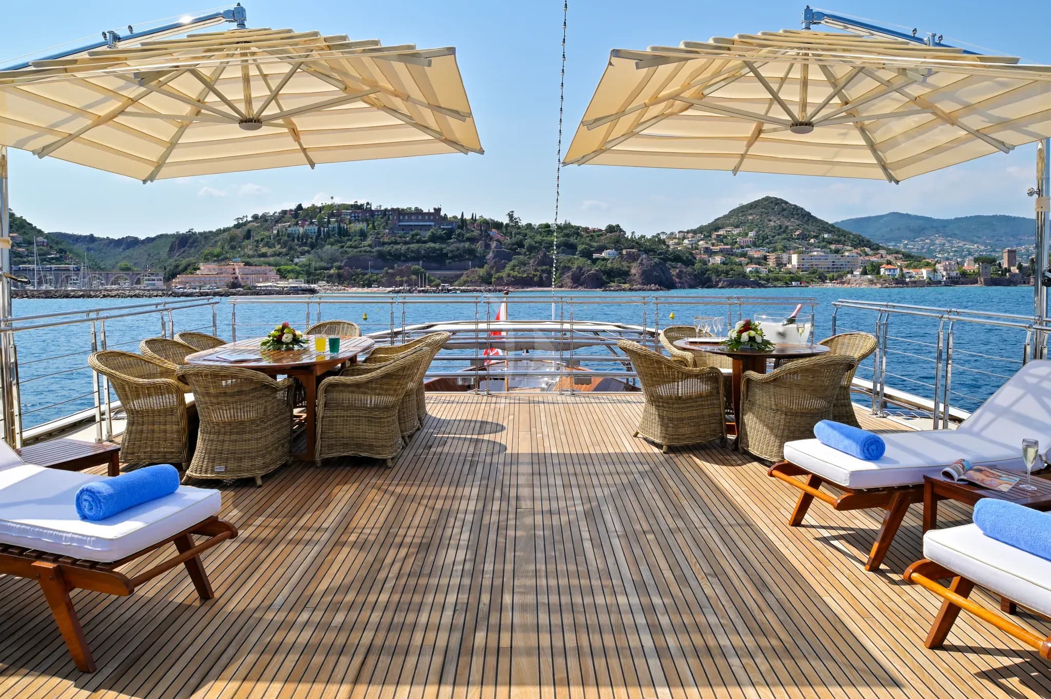 CHRISTINA O – Exterior