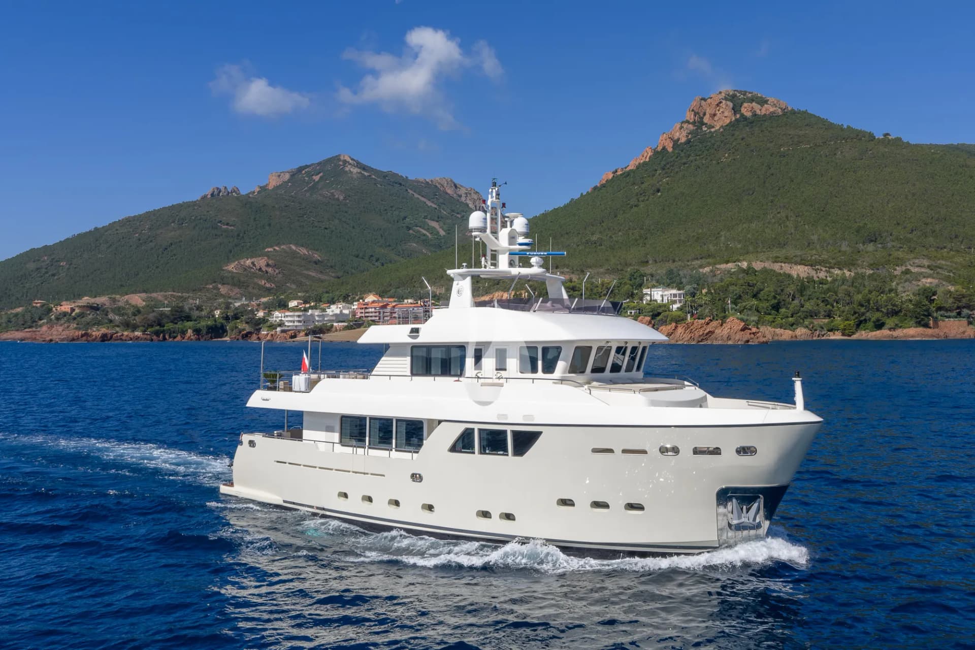 STELLA DEL NORD – Exterior
