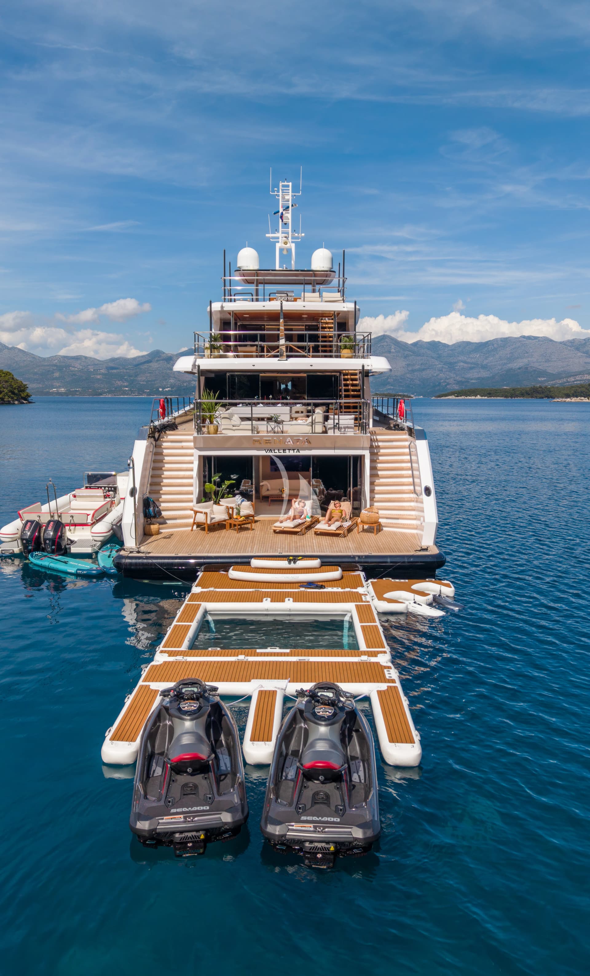 Renata – Exterior
