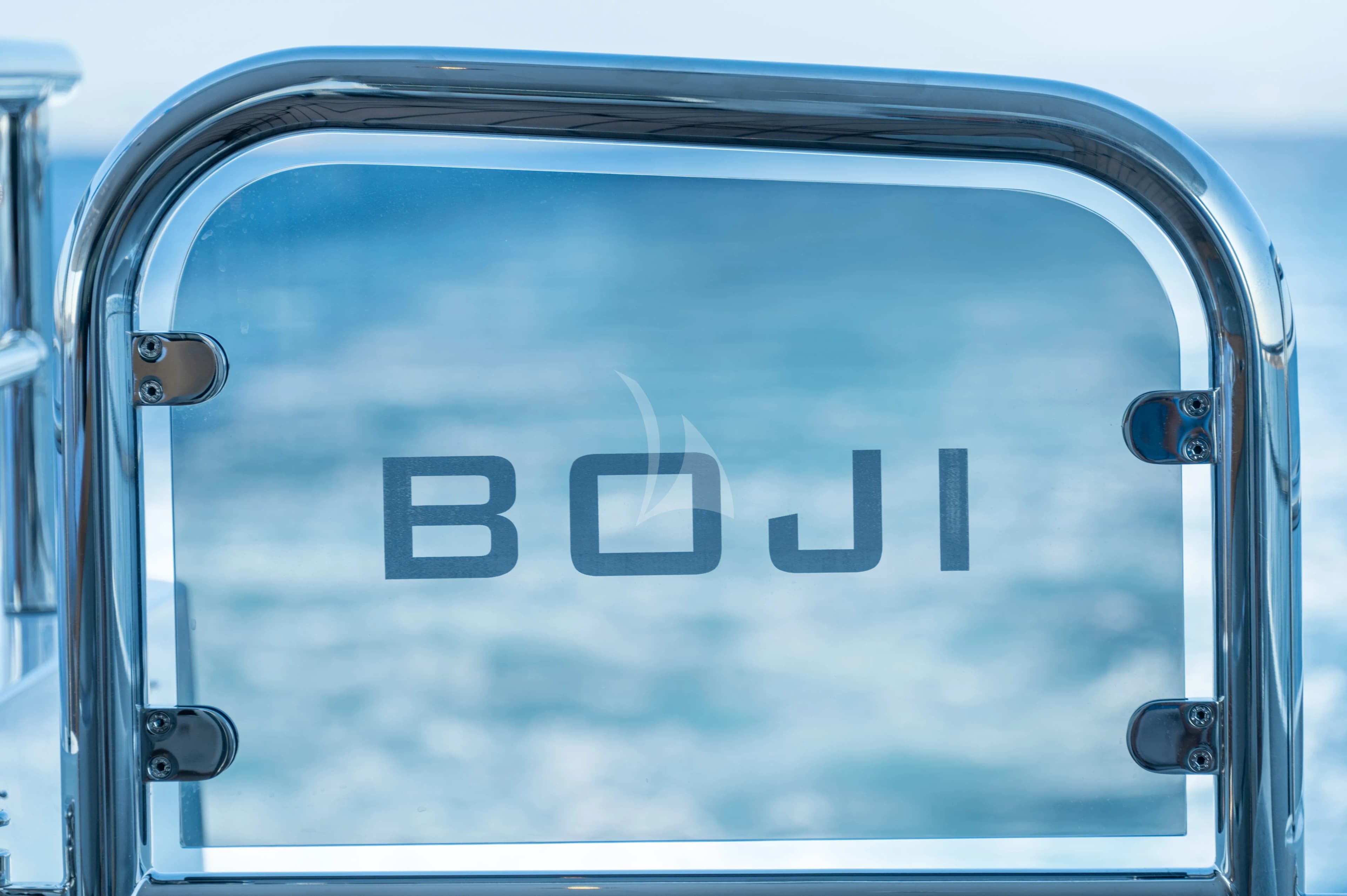 BOJI – Exterior