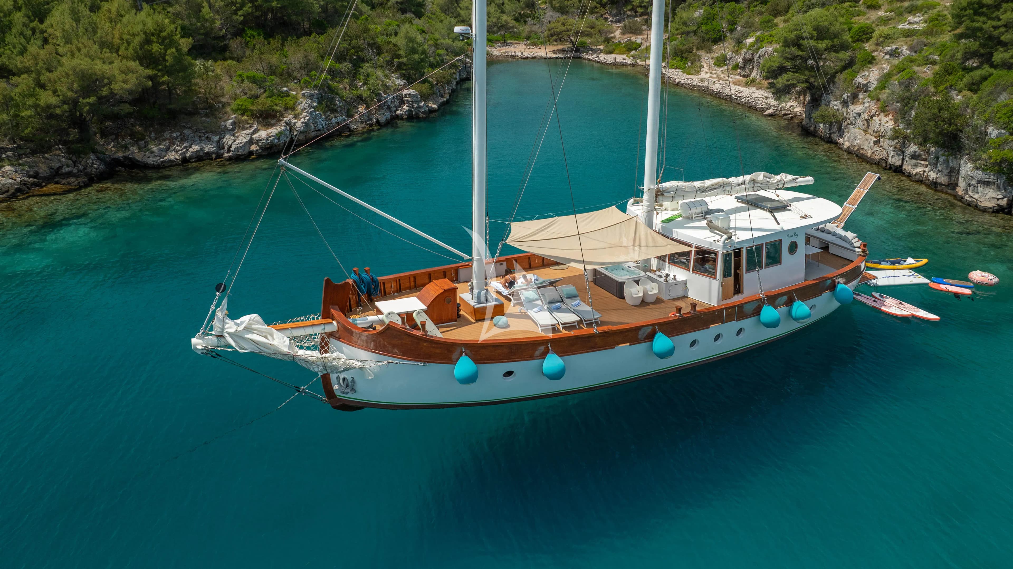 GREEN RAY – Exterior