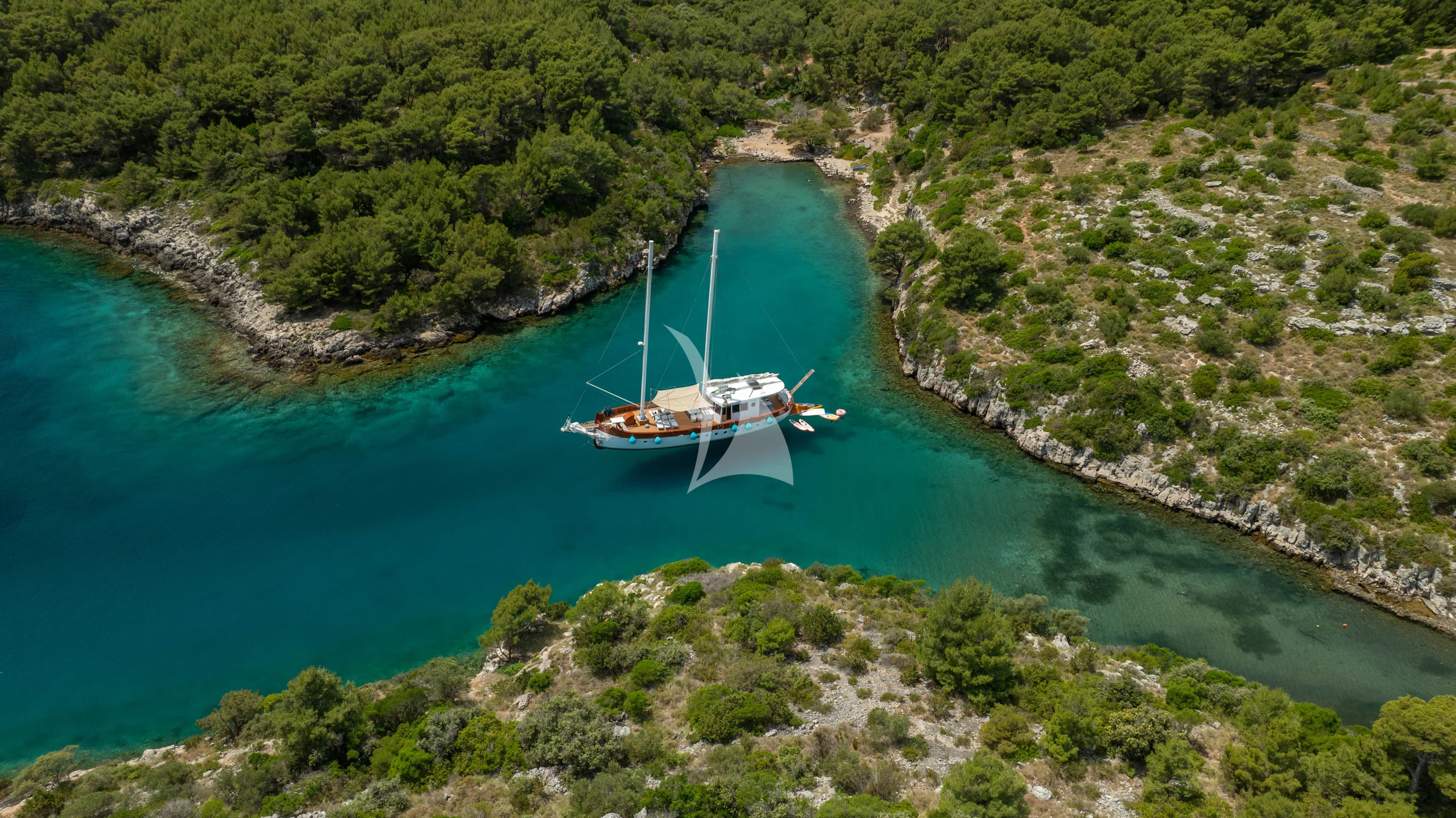 GREEN RAY – Exterior