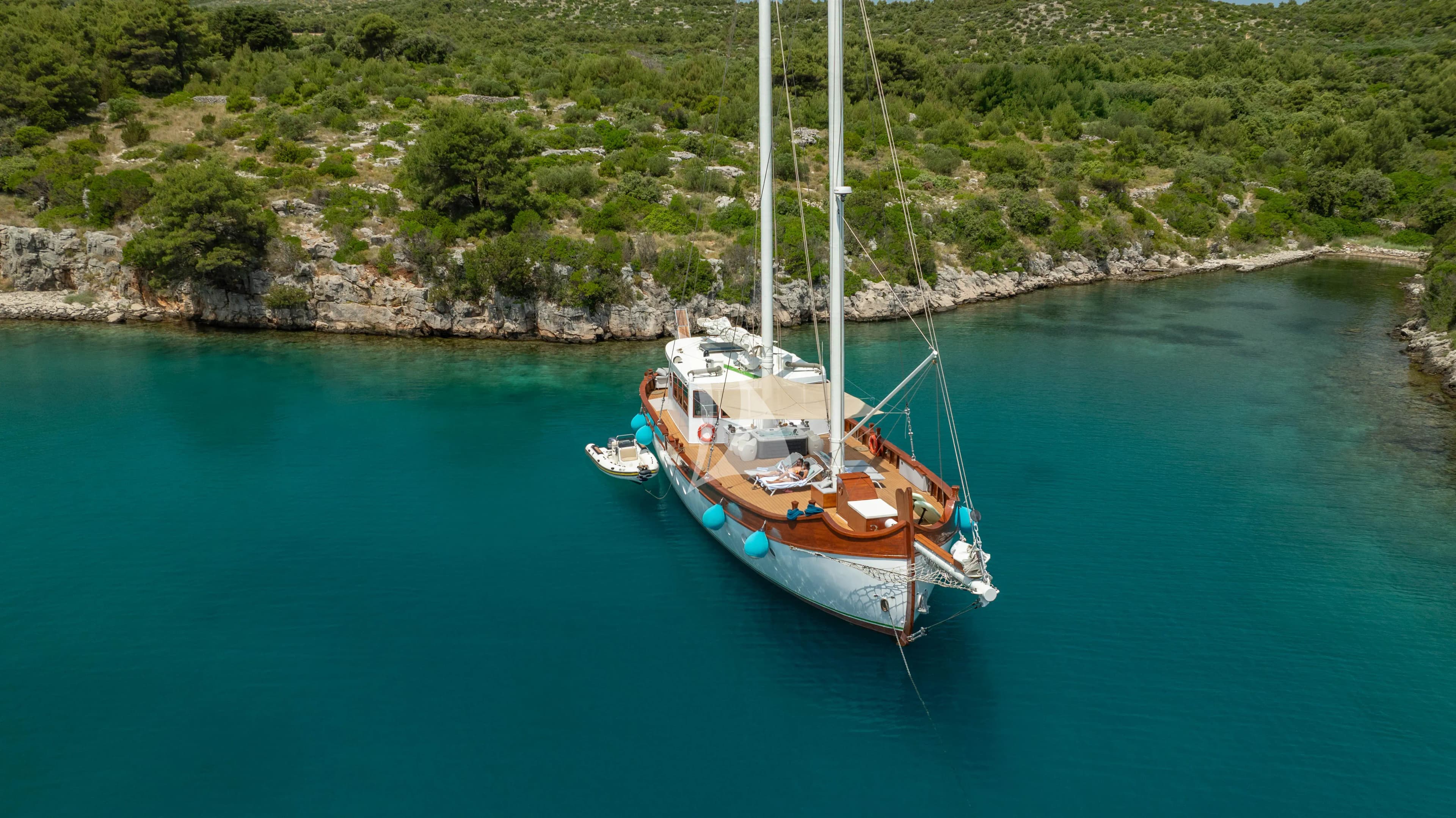 GREEN RAY – Exterior