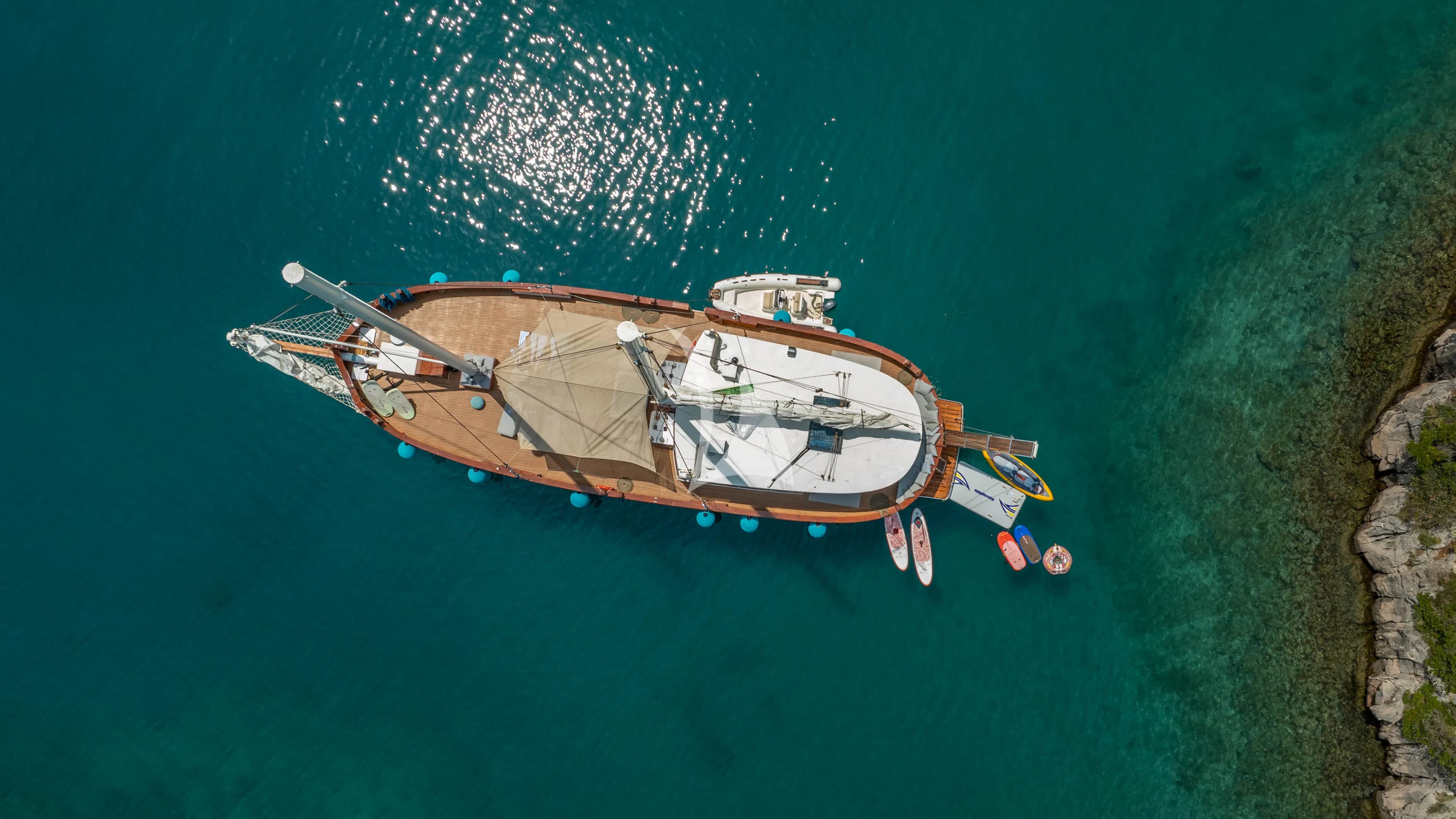 GREEN RAY – Exterior