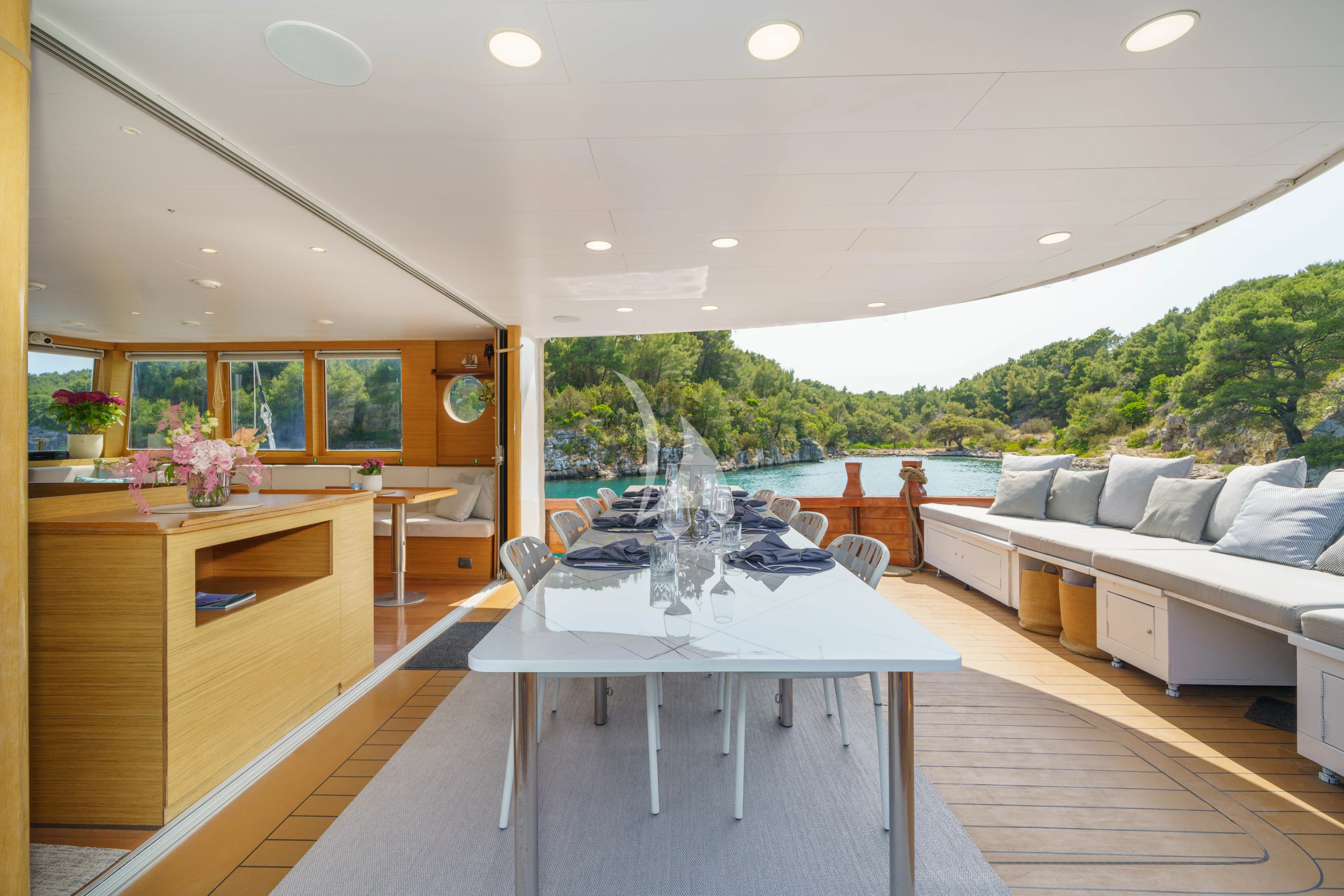 GREEN RAY – Exterior