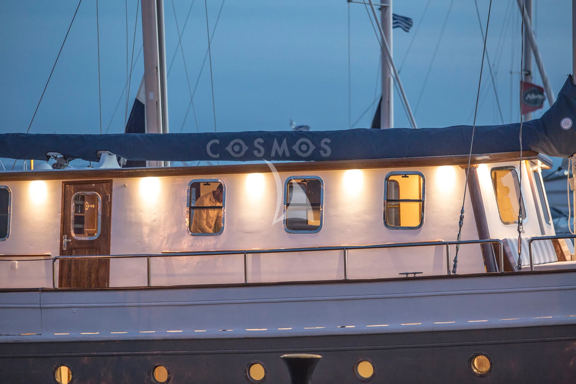 COSMOS – Exterior