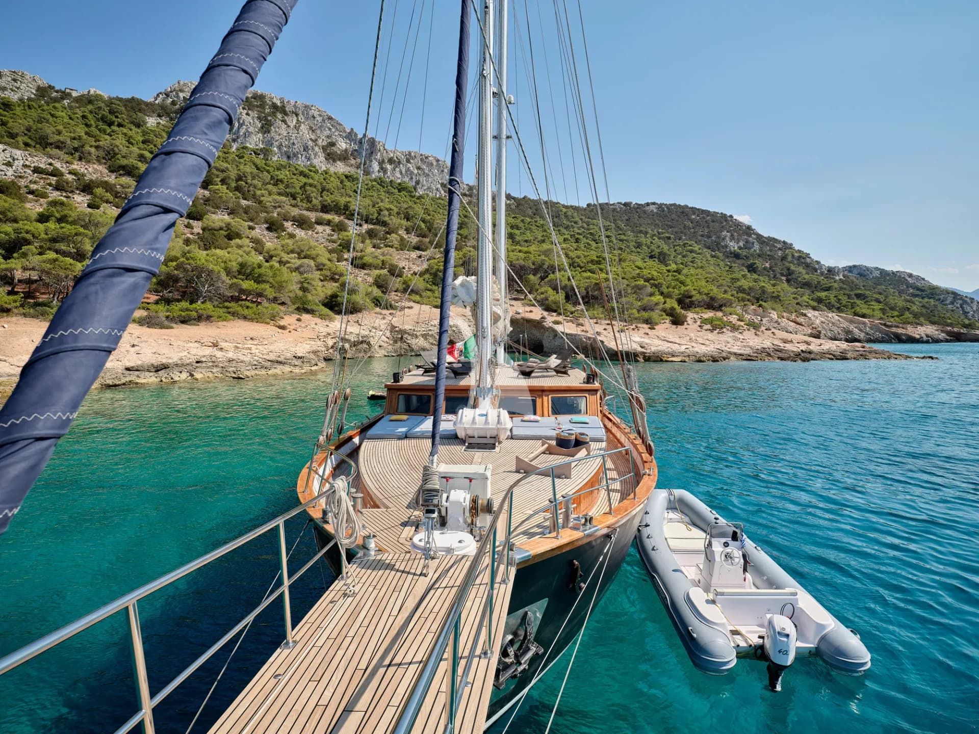 MYRA – Exterior