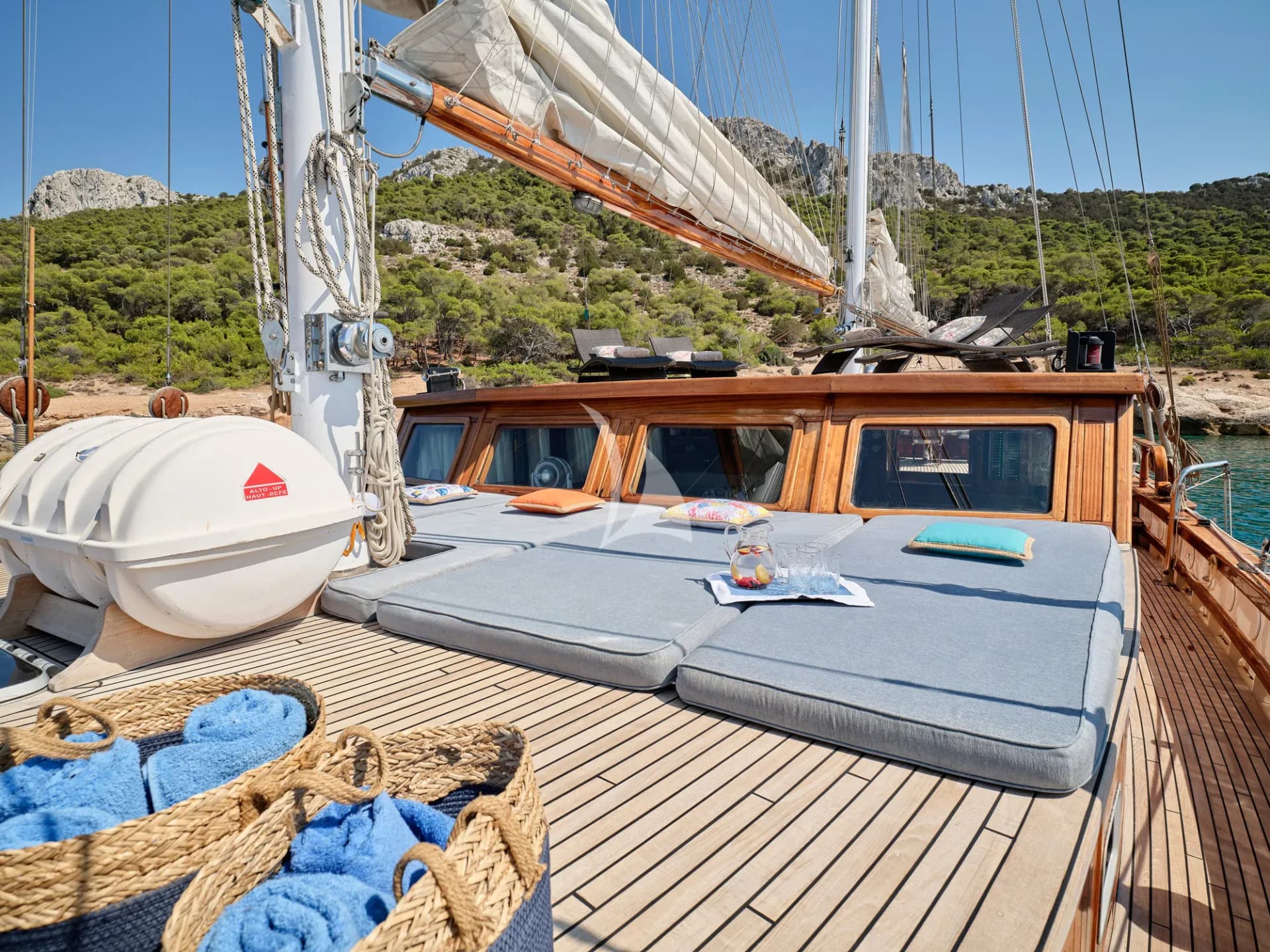 MYRA – Exterior