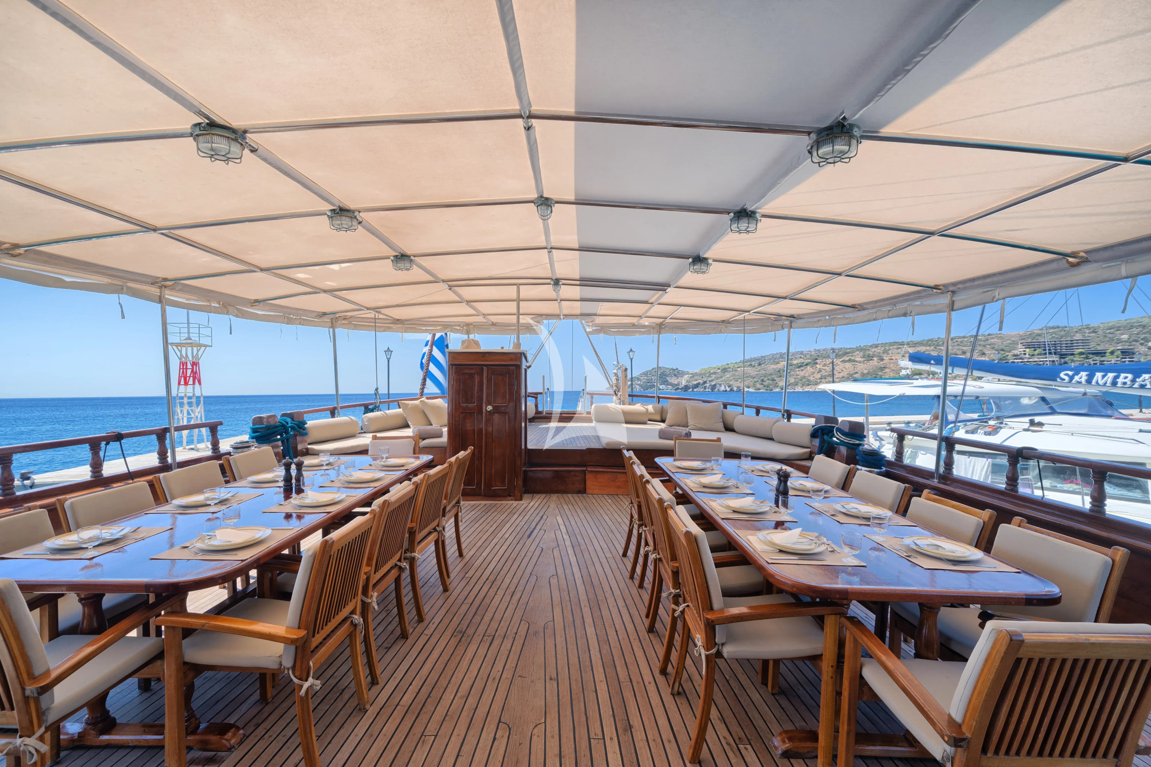 THALASSA – Exterior