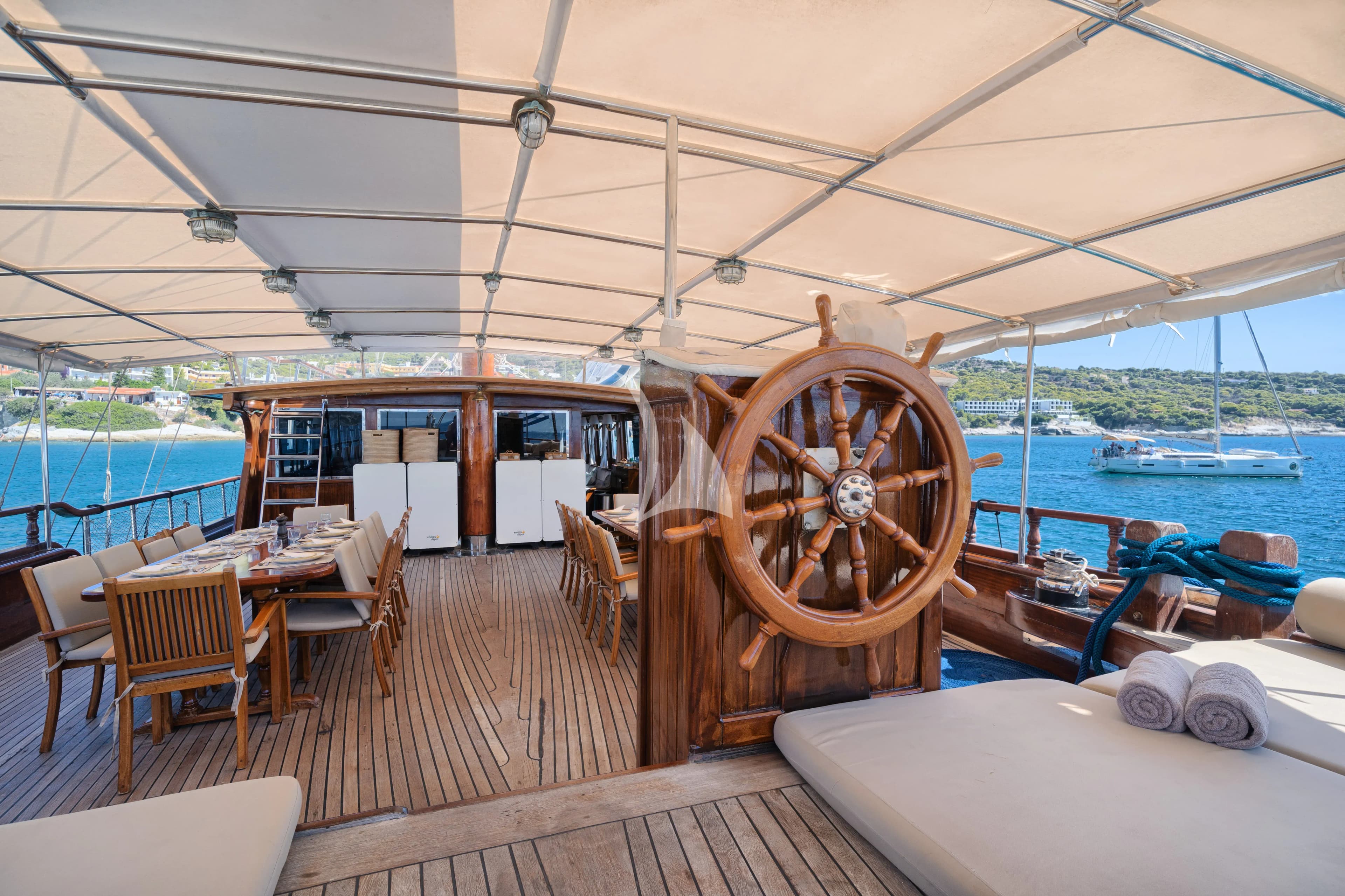 THALASSA – Exterior