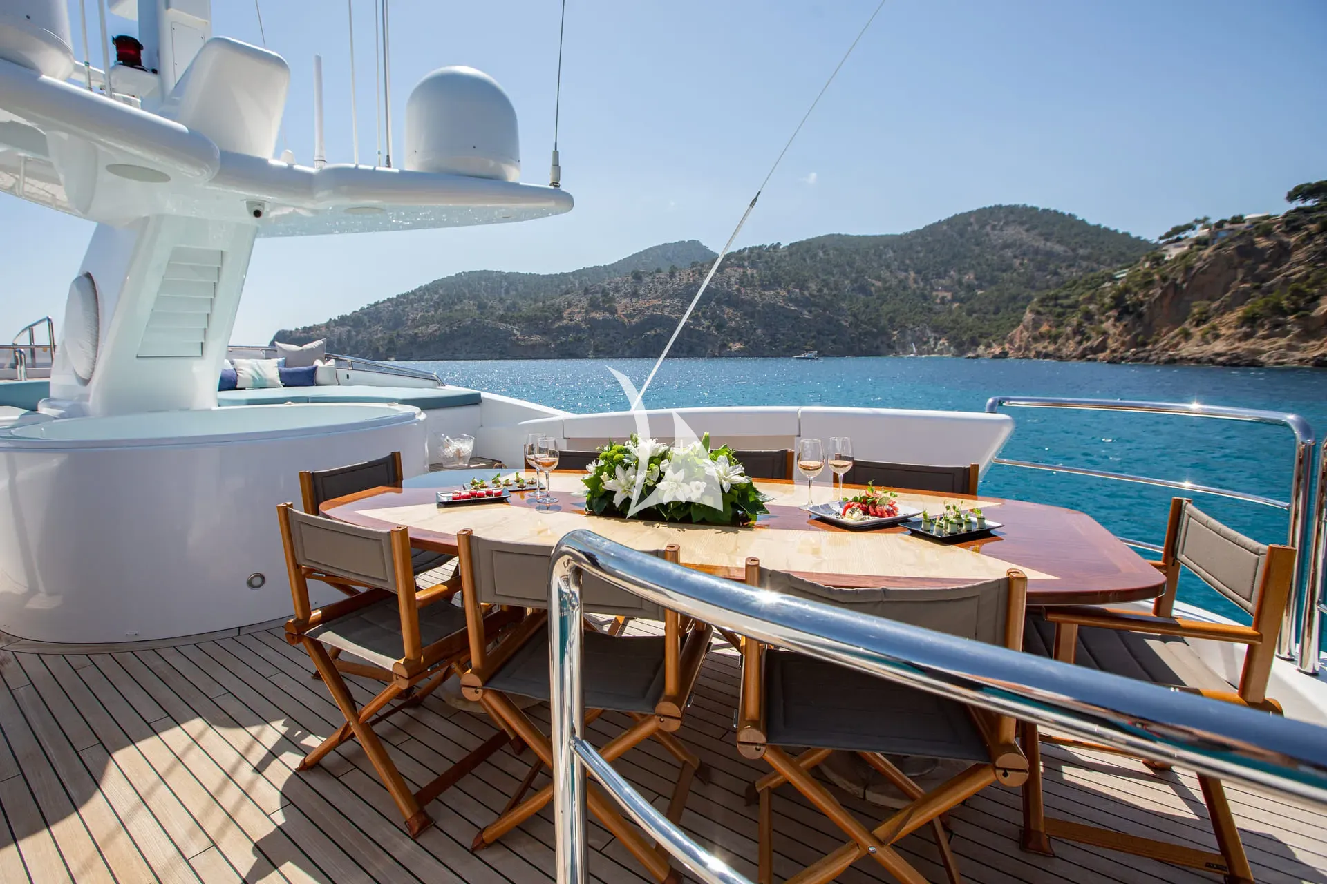 BENITA BLUE – Exterior