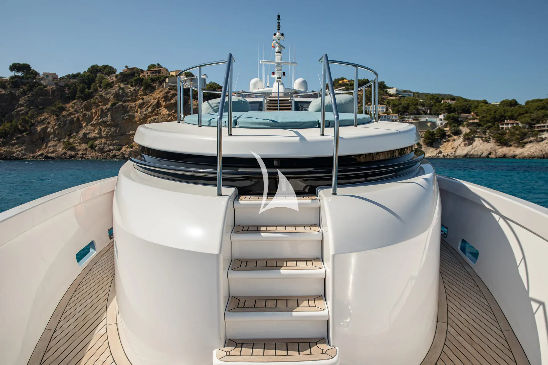 BENITA BLUE – Exterior