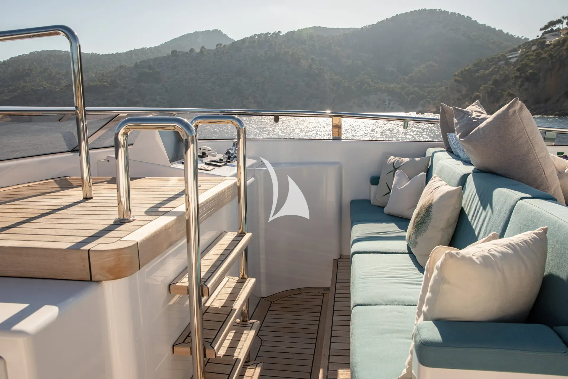 BENITA BLUE – Exterior