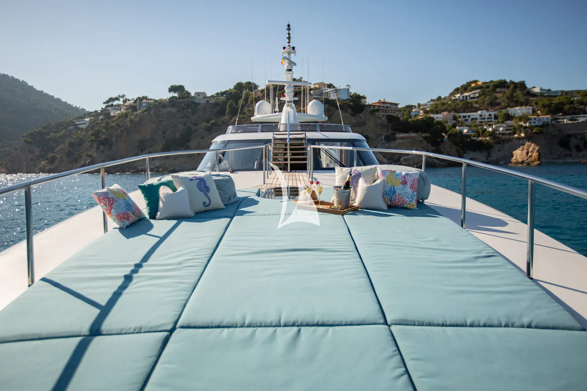 BENITA BLUE – Exterior