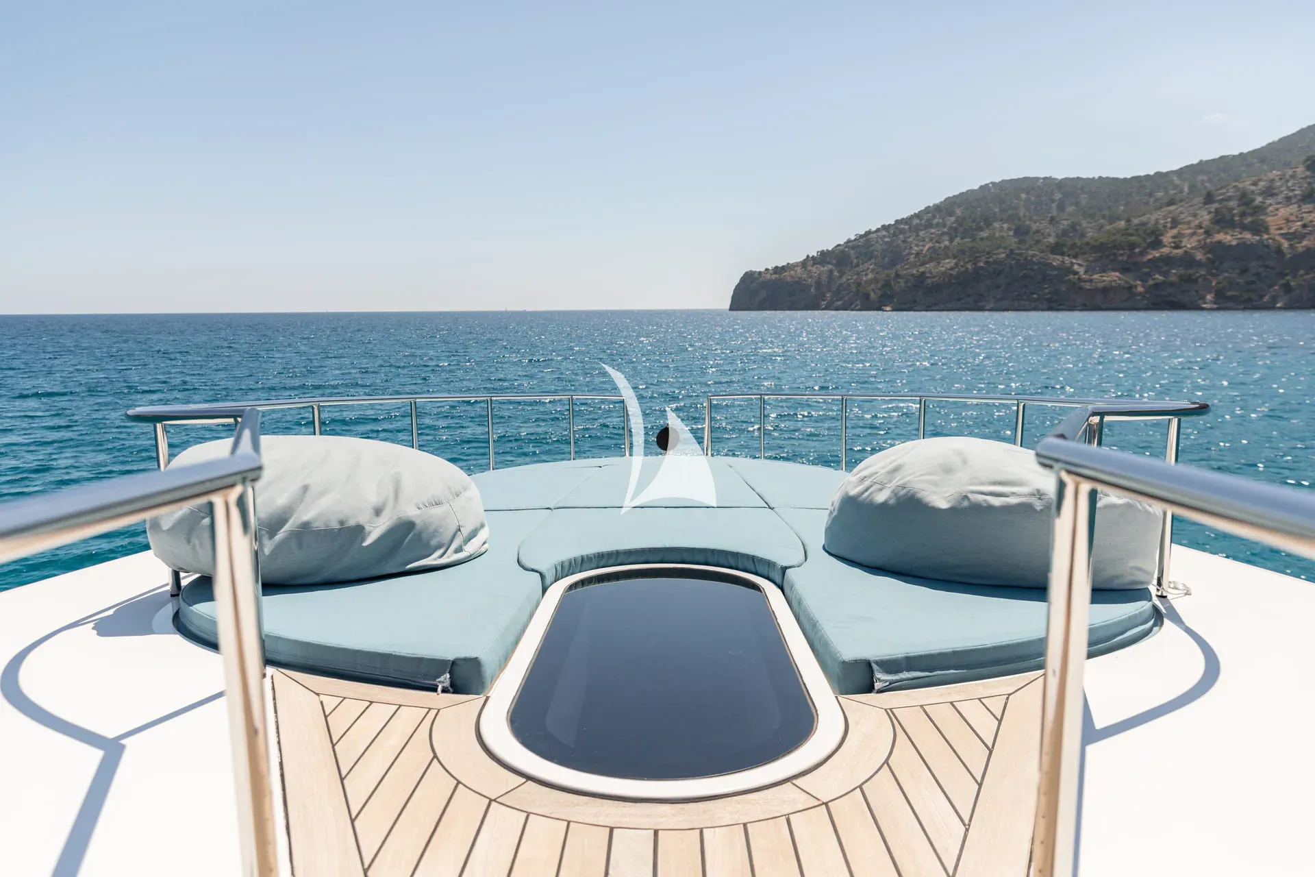 BENITA BLUE – Exterior