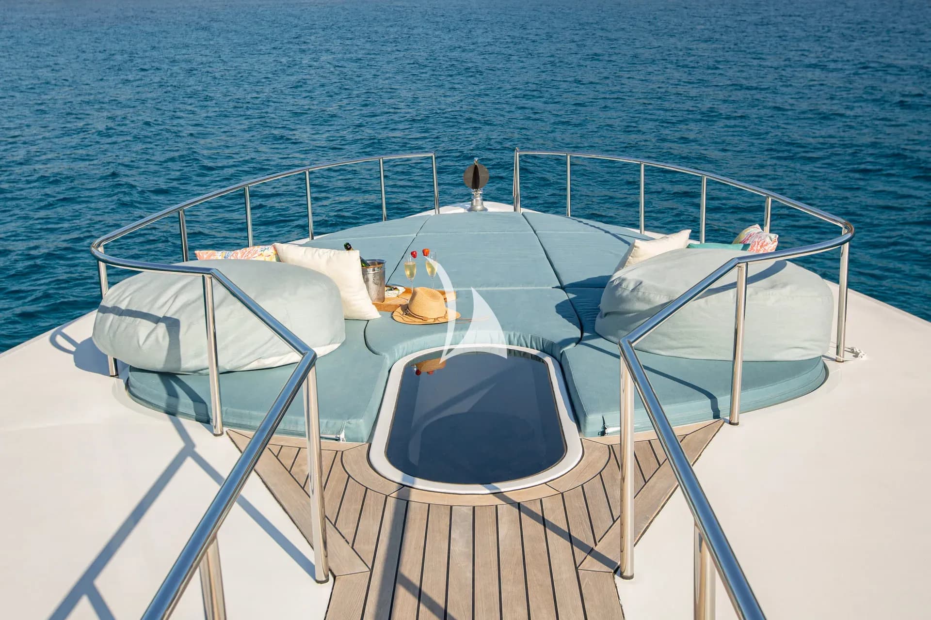BENITA BLUE – Exterior