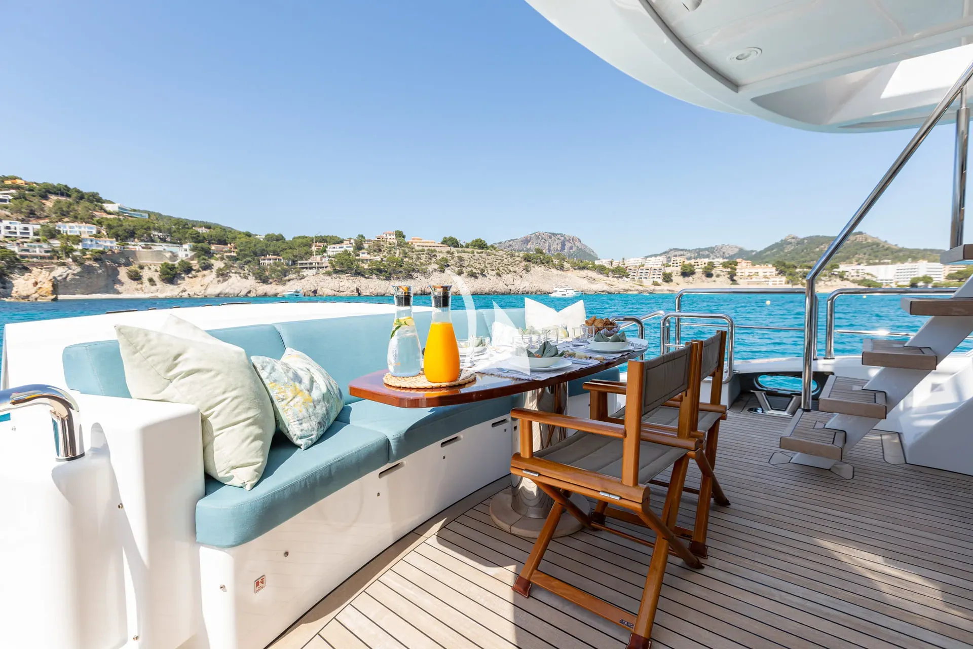 BENITA BLUE – Exterior