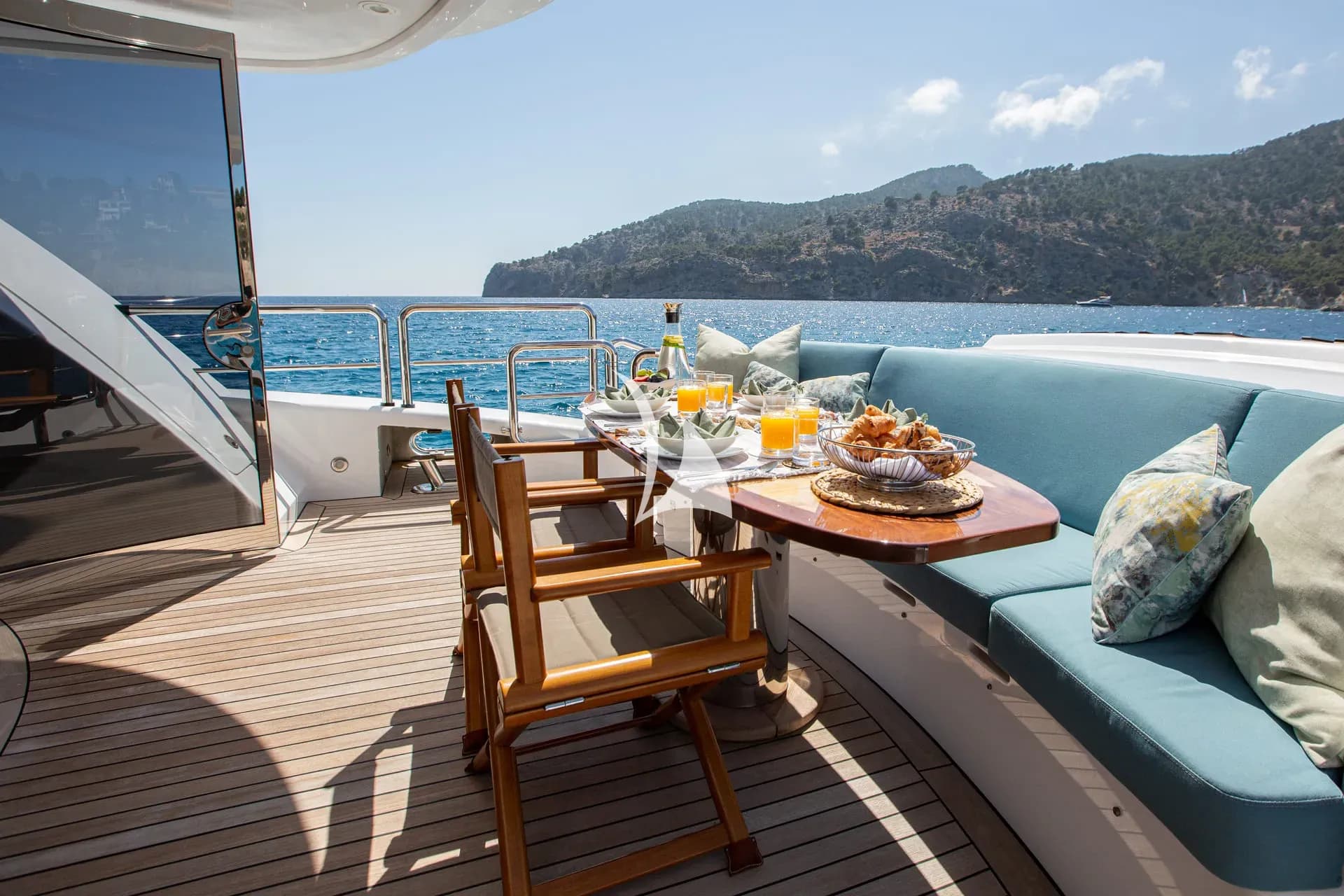 BENITA BLUE – Exterior