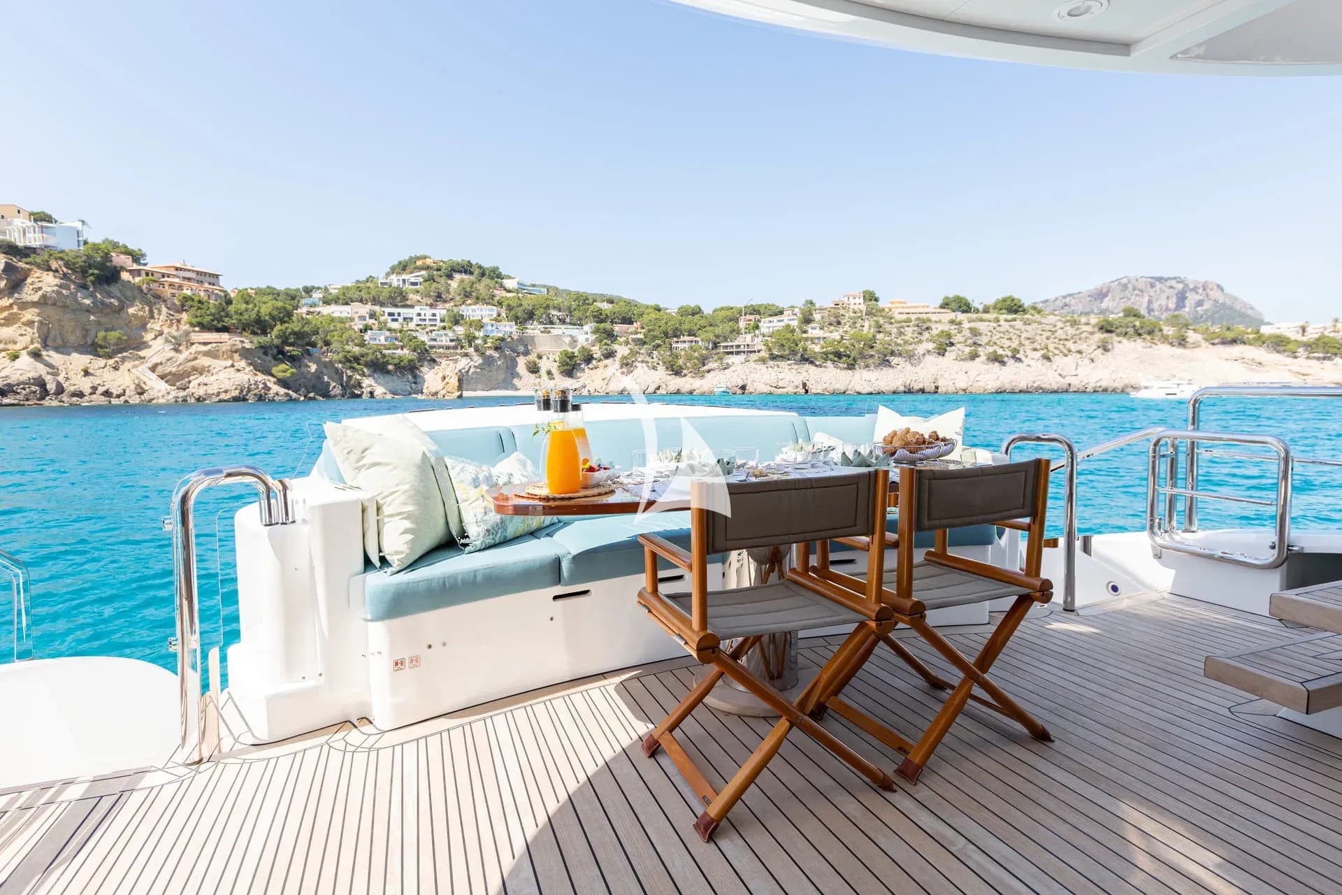 BENITA BLUE – Exterior