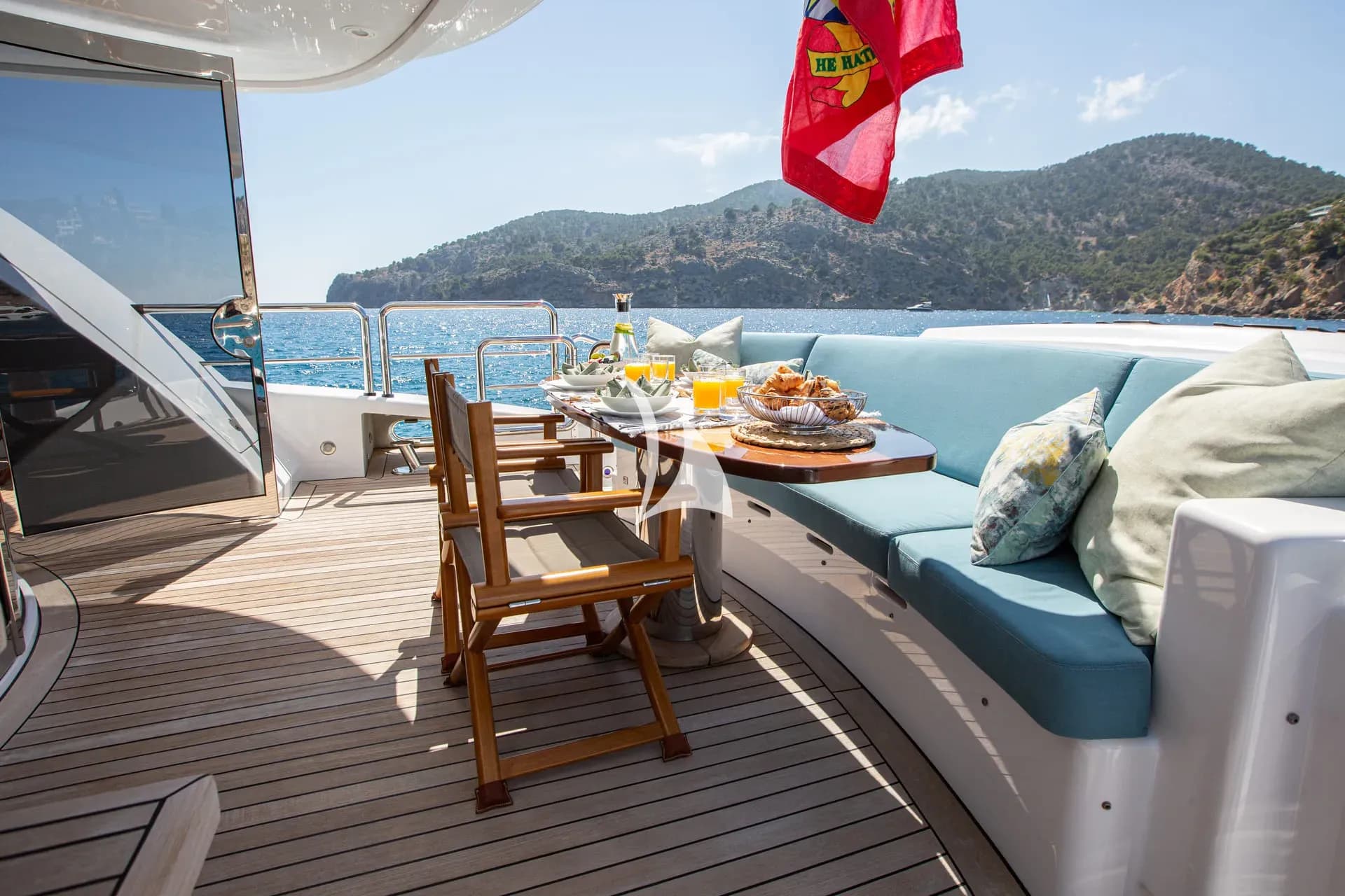 BENITA BLUE – Exterior