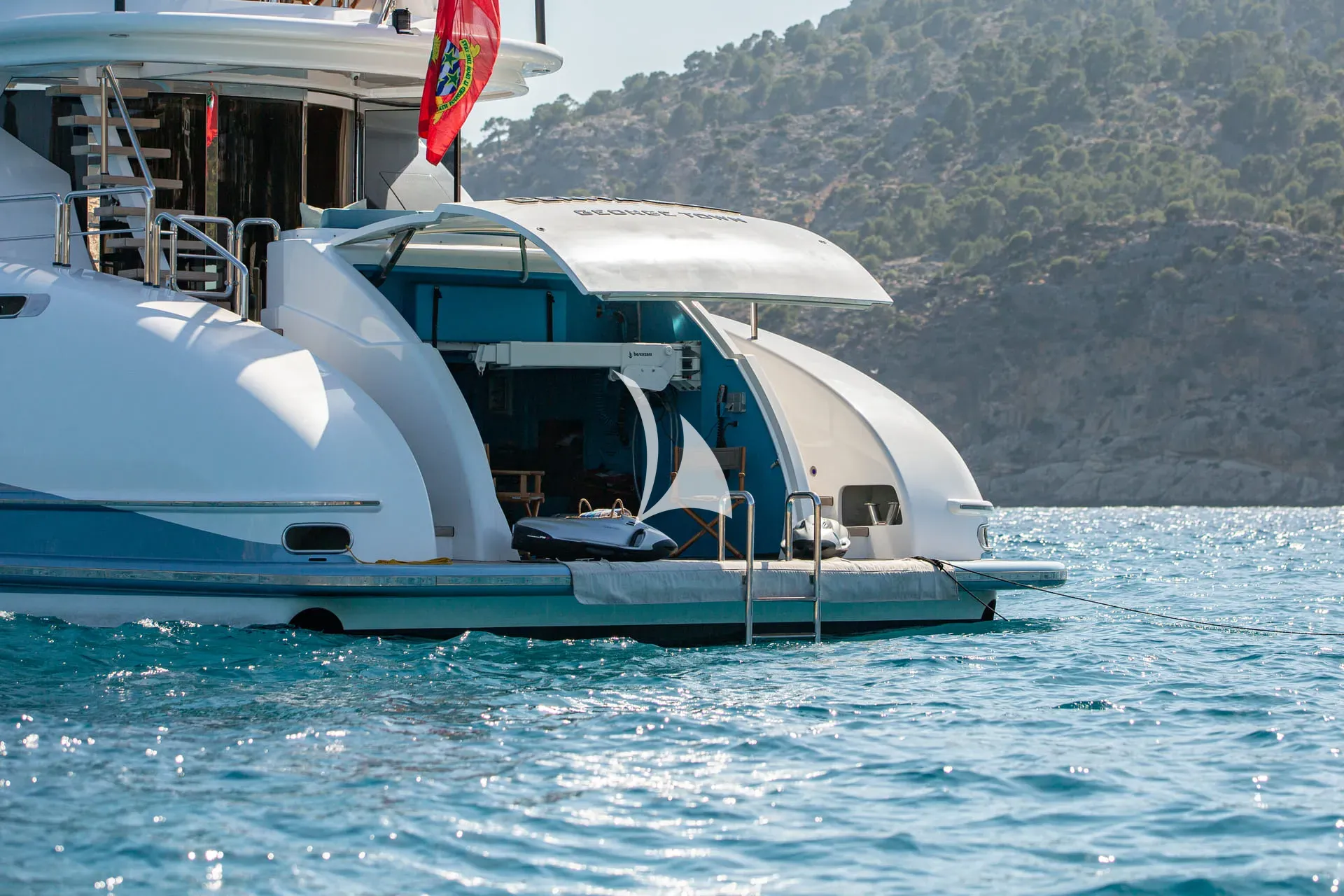 BENITA BLUE – Exterior